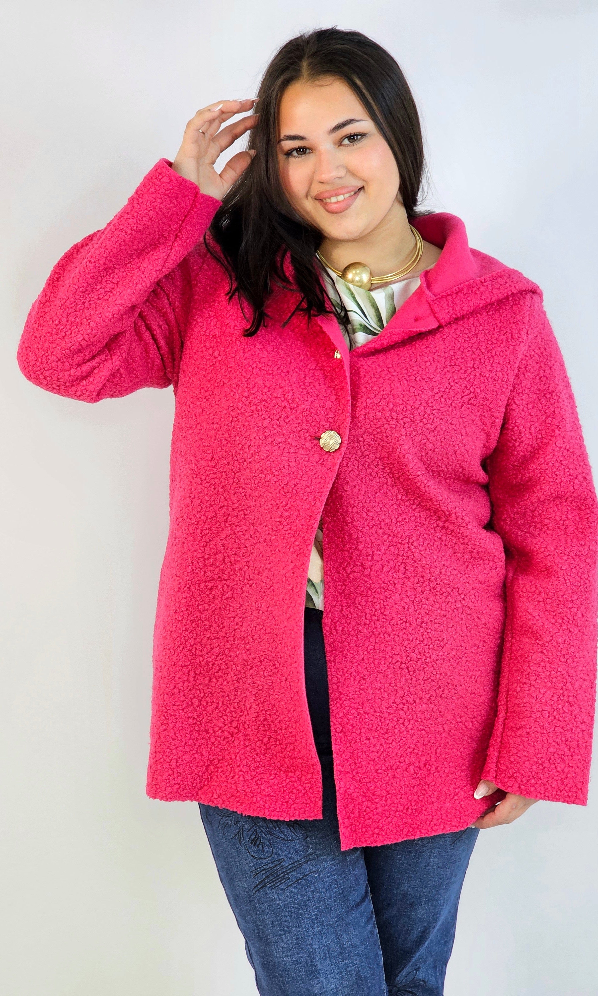 Płaszcz plus size z kapturem – ciepło, styl i kobiecość w jednym! Stylowa XL