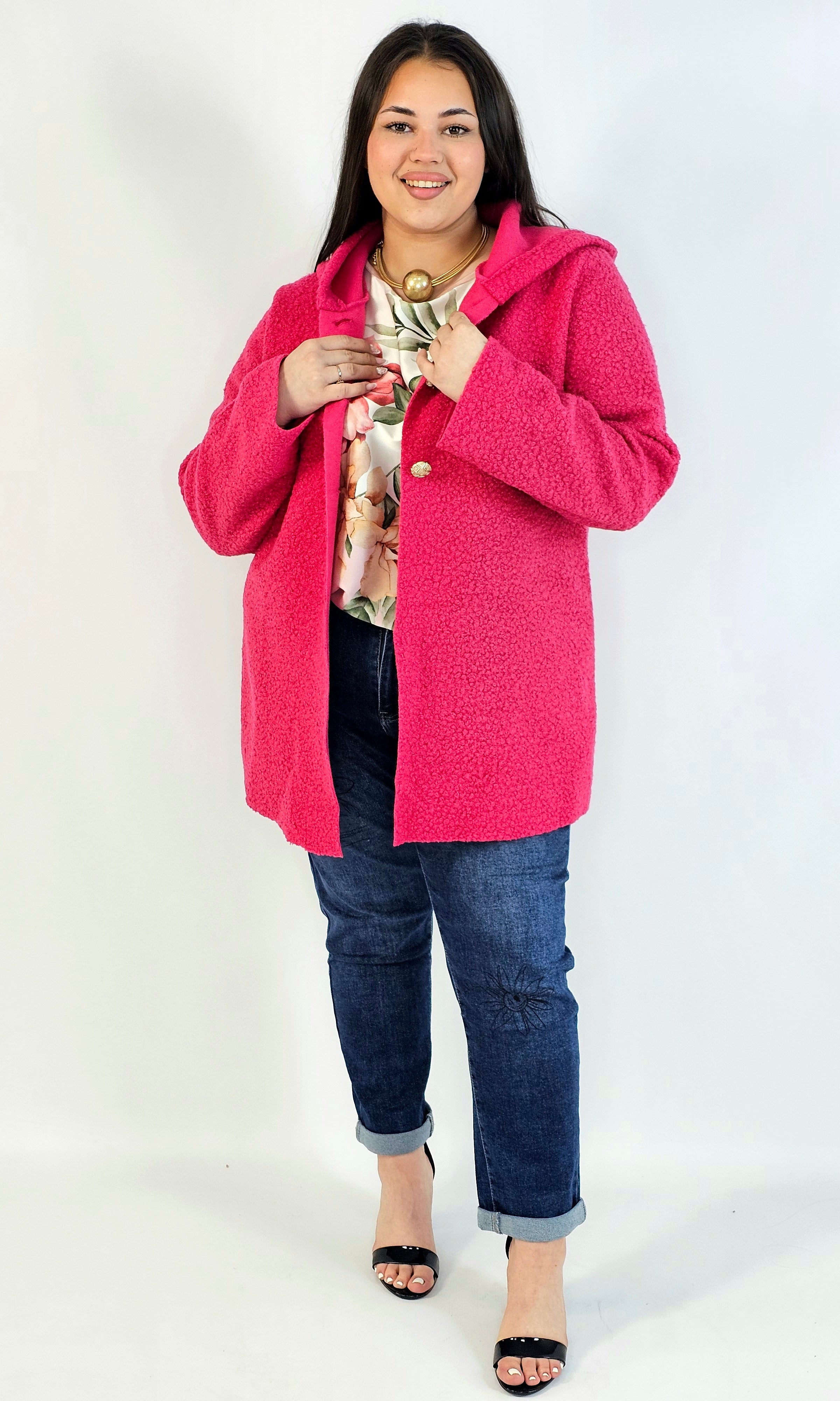 Płaszcz plus size z kapturem – ciepło, styl i kobiecość w jednym! Stylowa XL