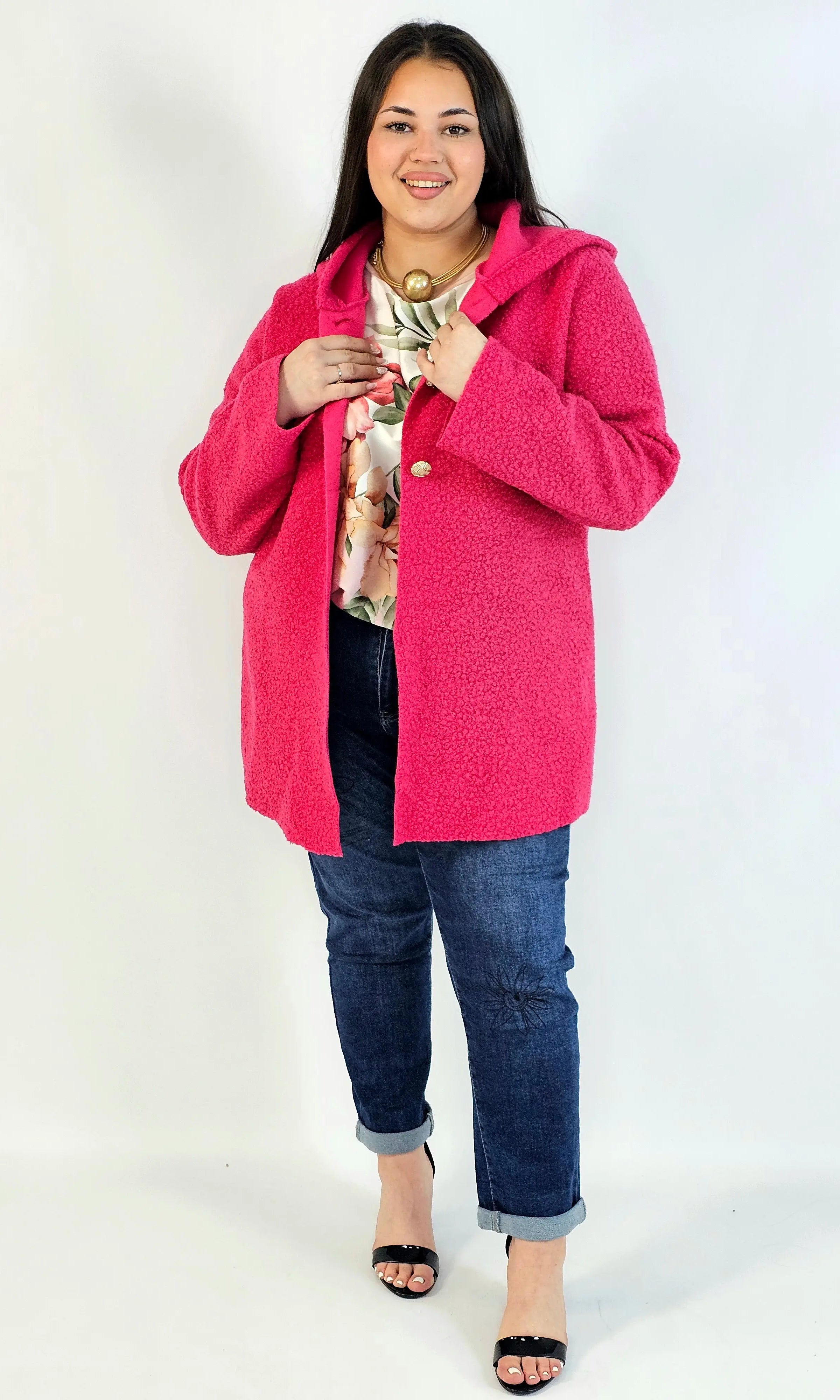 Płaszcz plus size z kapturem – ciepło, styl i kobiecość w jednym! Stylowa XL