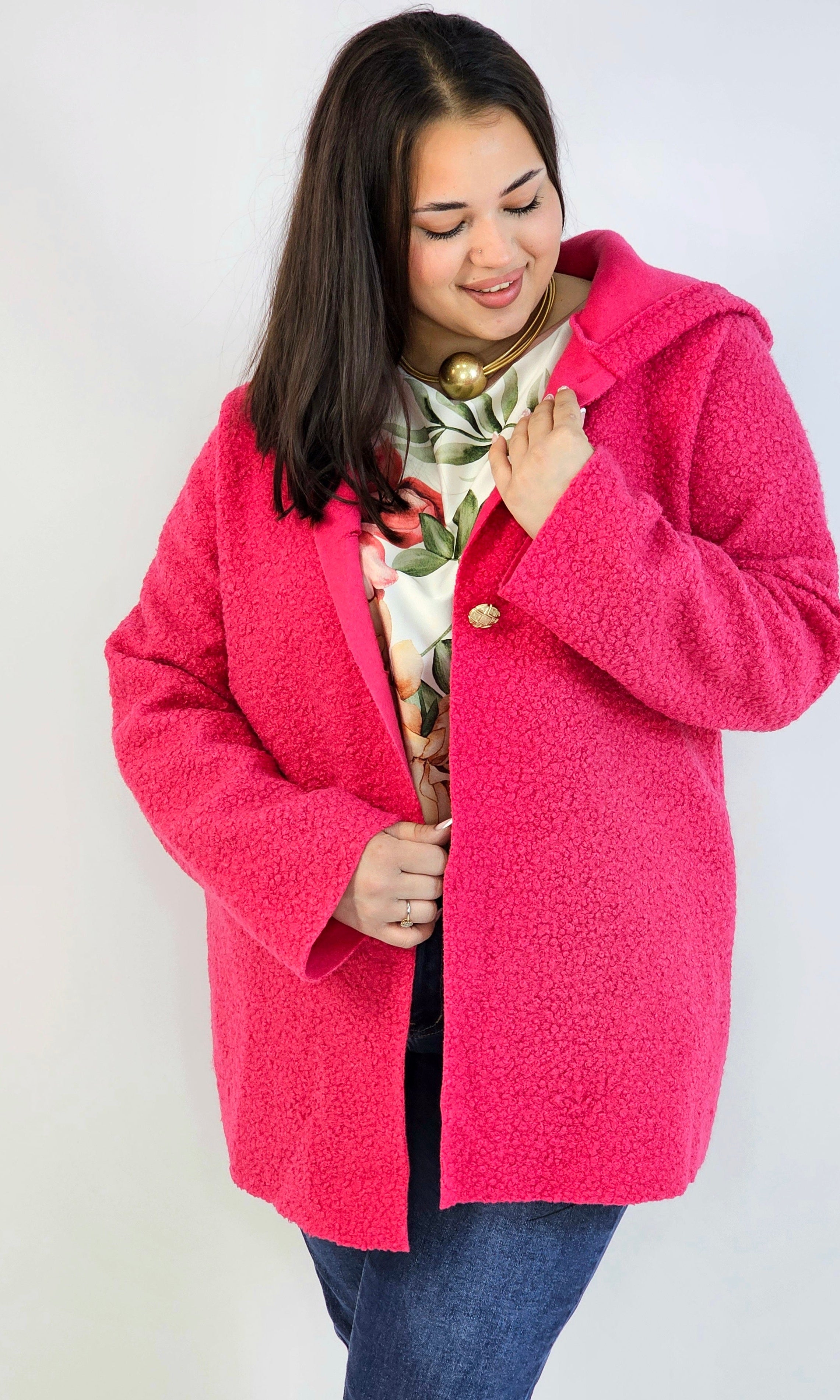 Płaszcz plus size z kapturem – ciepło, styl i kobiecość w jednym! Stylowa XL