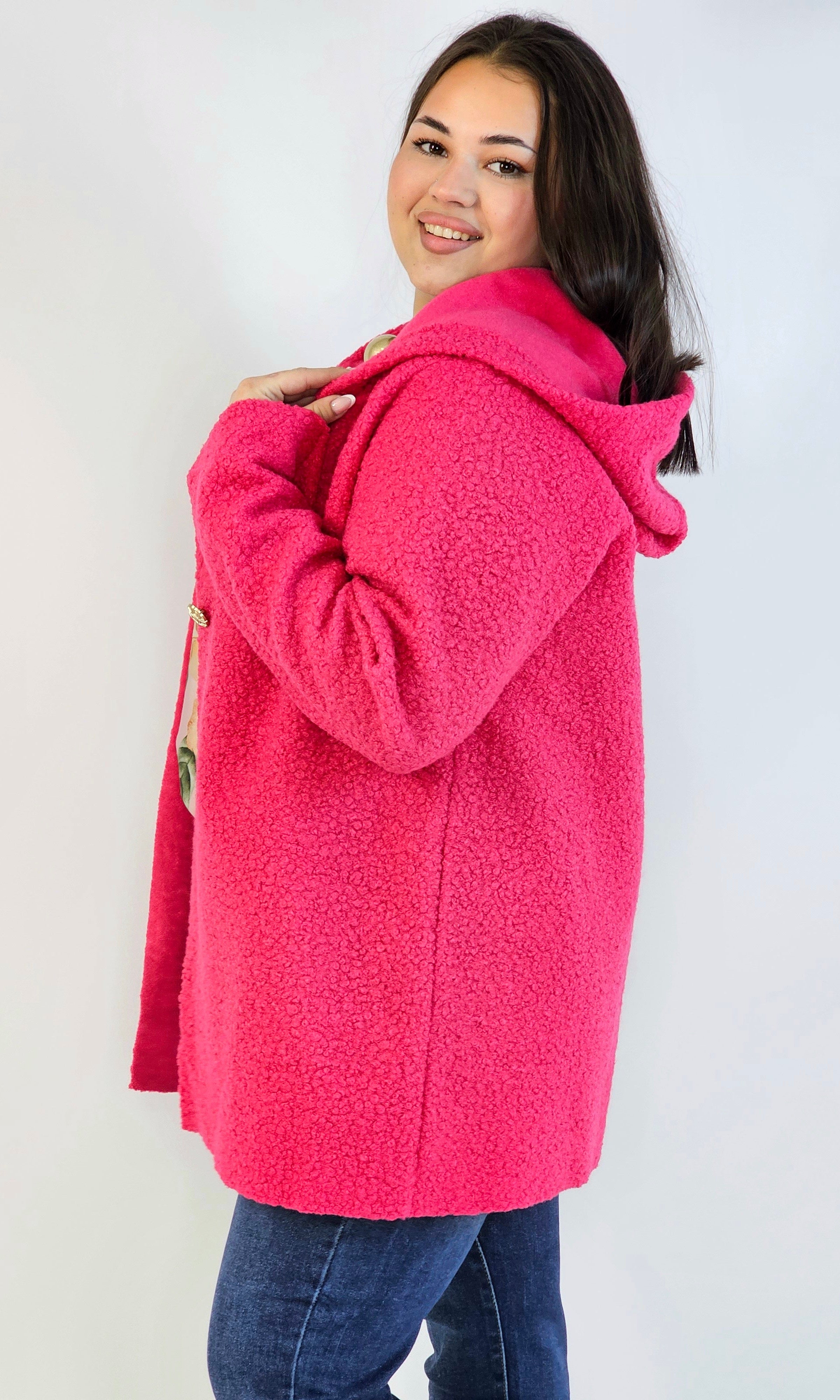 Płaszcz plus size z kapturem – ciepło, styl i kobiecość w jednym! Stylowa XL