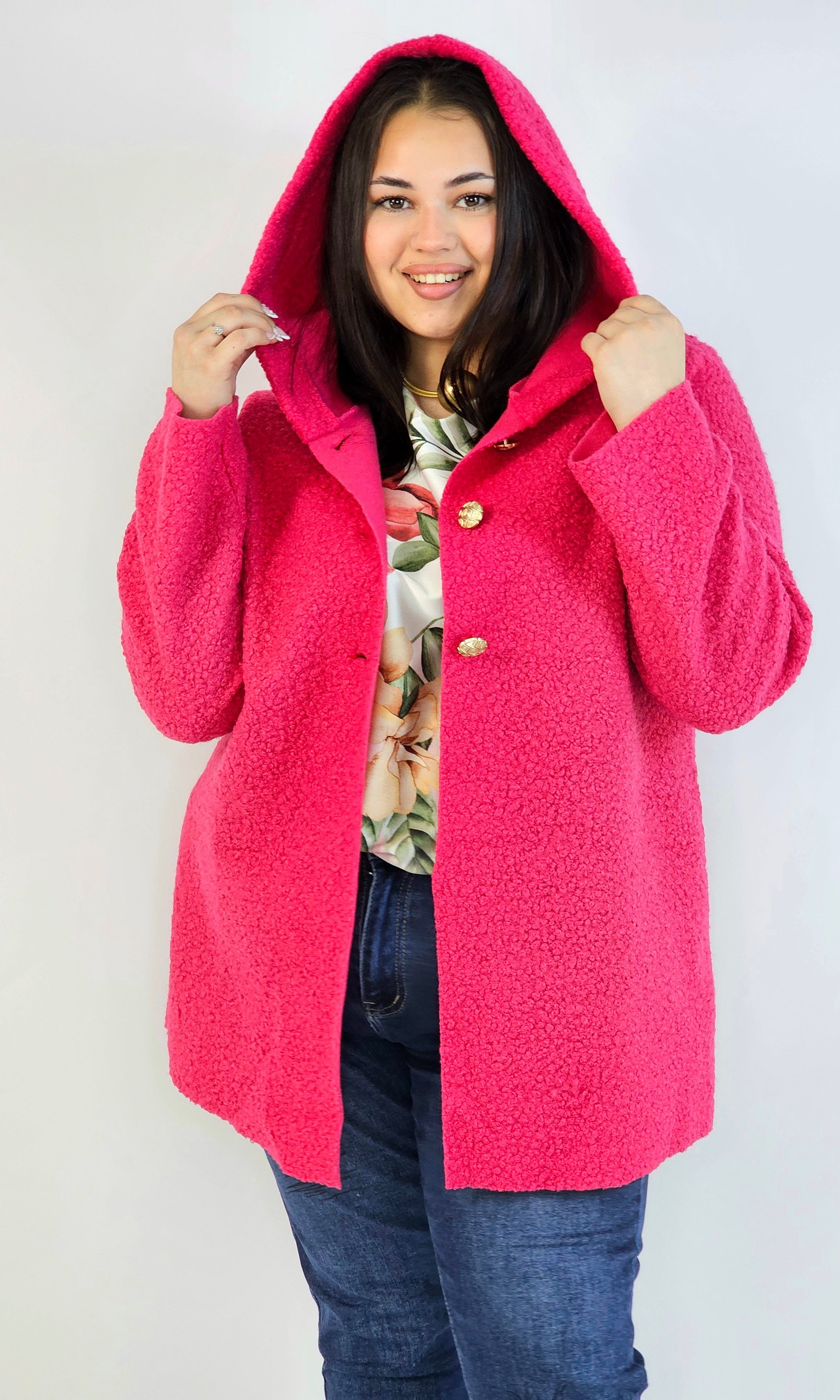 Płaszcz plus size z kapturem – ciepło, styl i kobiecość w jednym! Stylowa XL