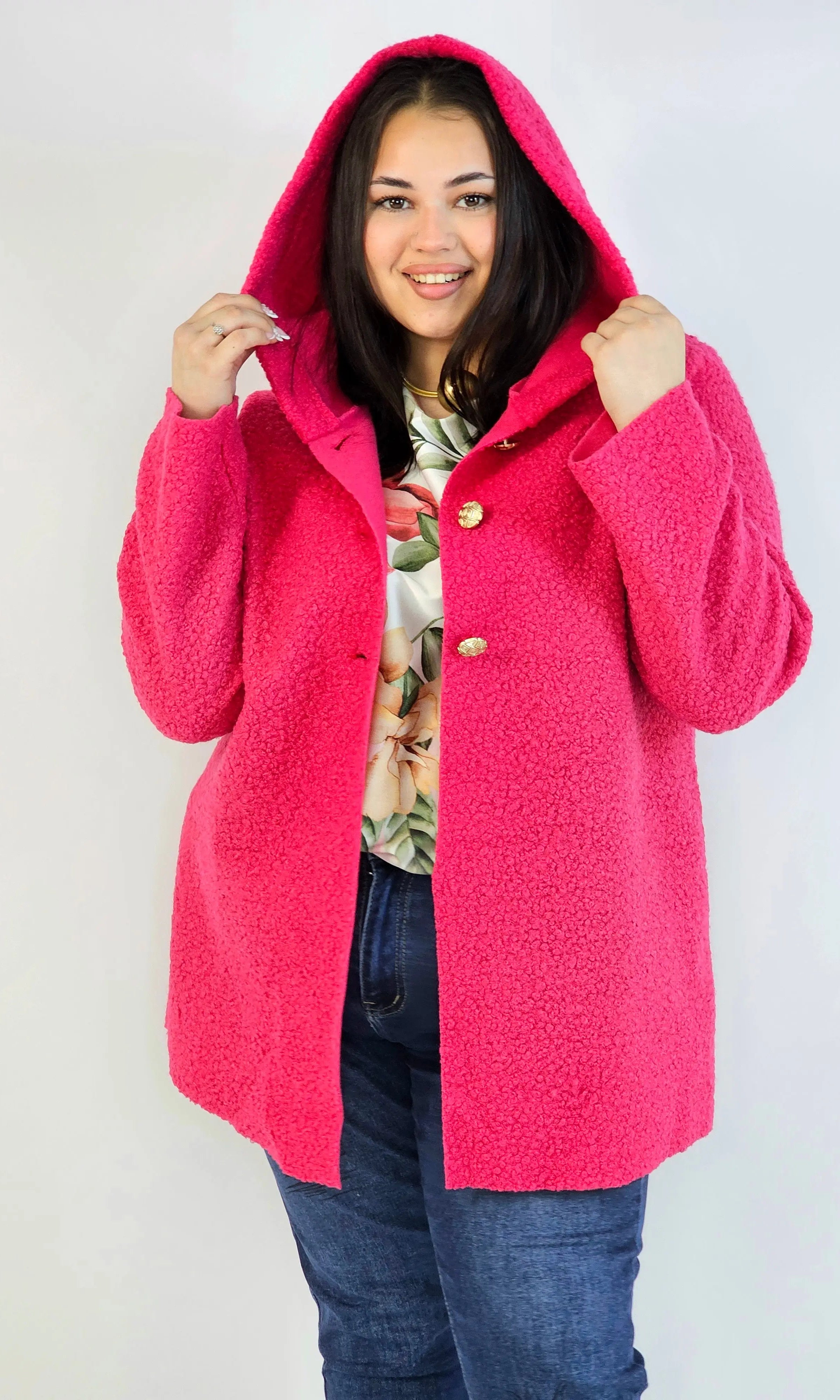 Płaszcz plus size z kapturem – ciepło, styl i kobiecość w jednym! Stylowa XL