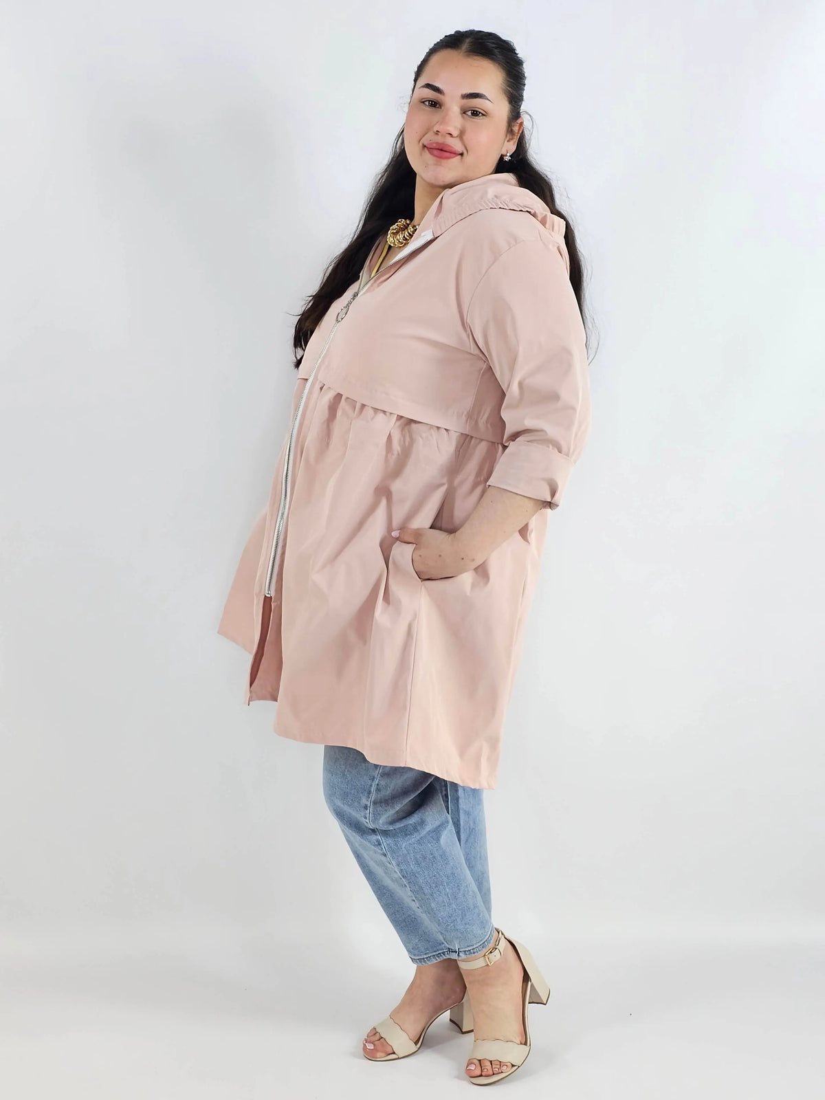 Płaszcz plus size z kapturem – lekkość, która otula sylwetkę Stylowa XL