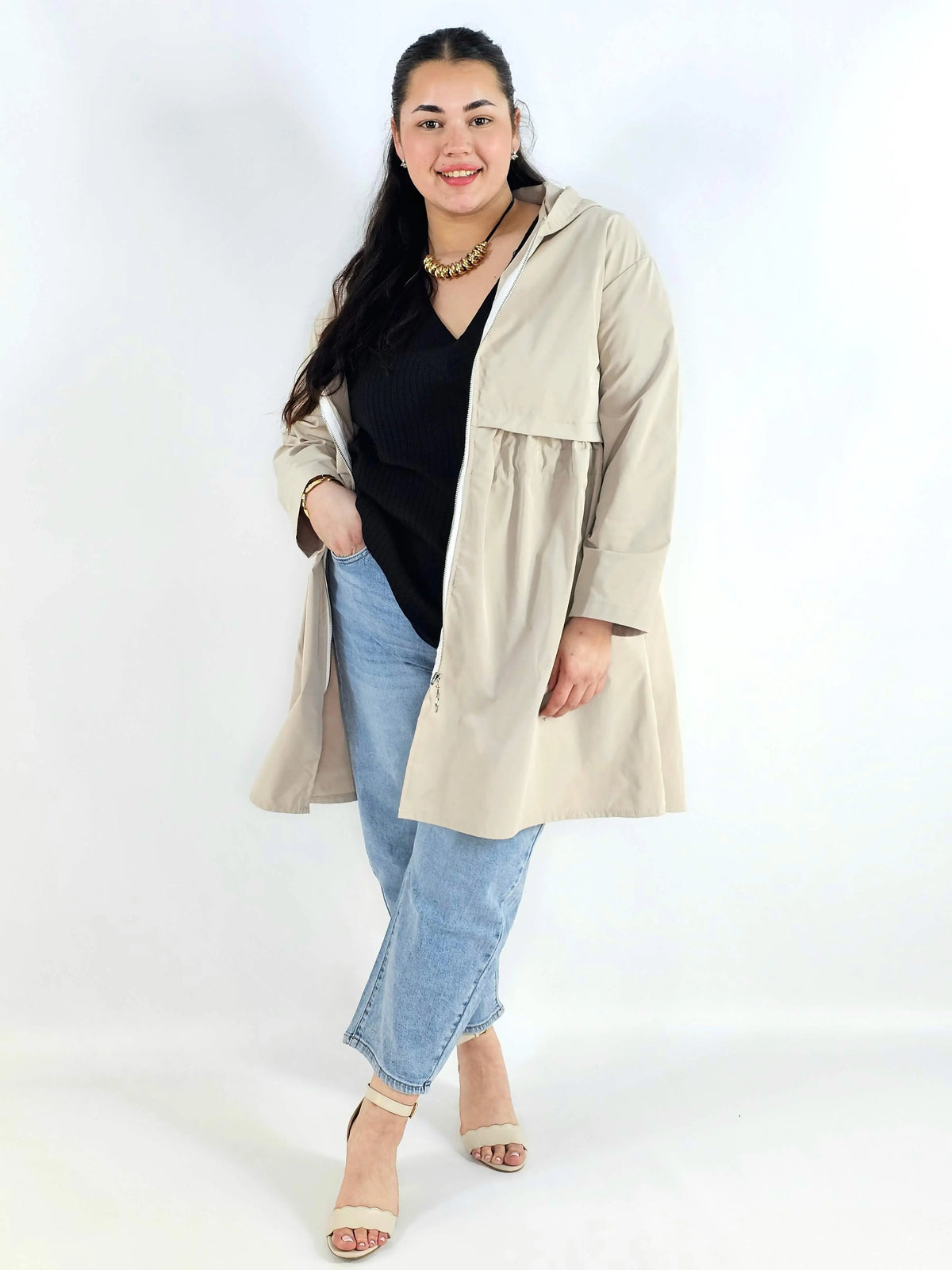 Płaszcz plus size z kapturem – lekkość, która otula sylwetkę Stylowa XL