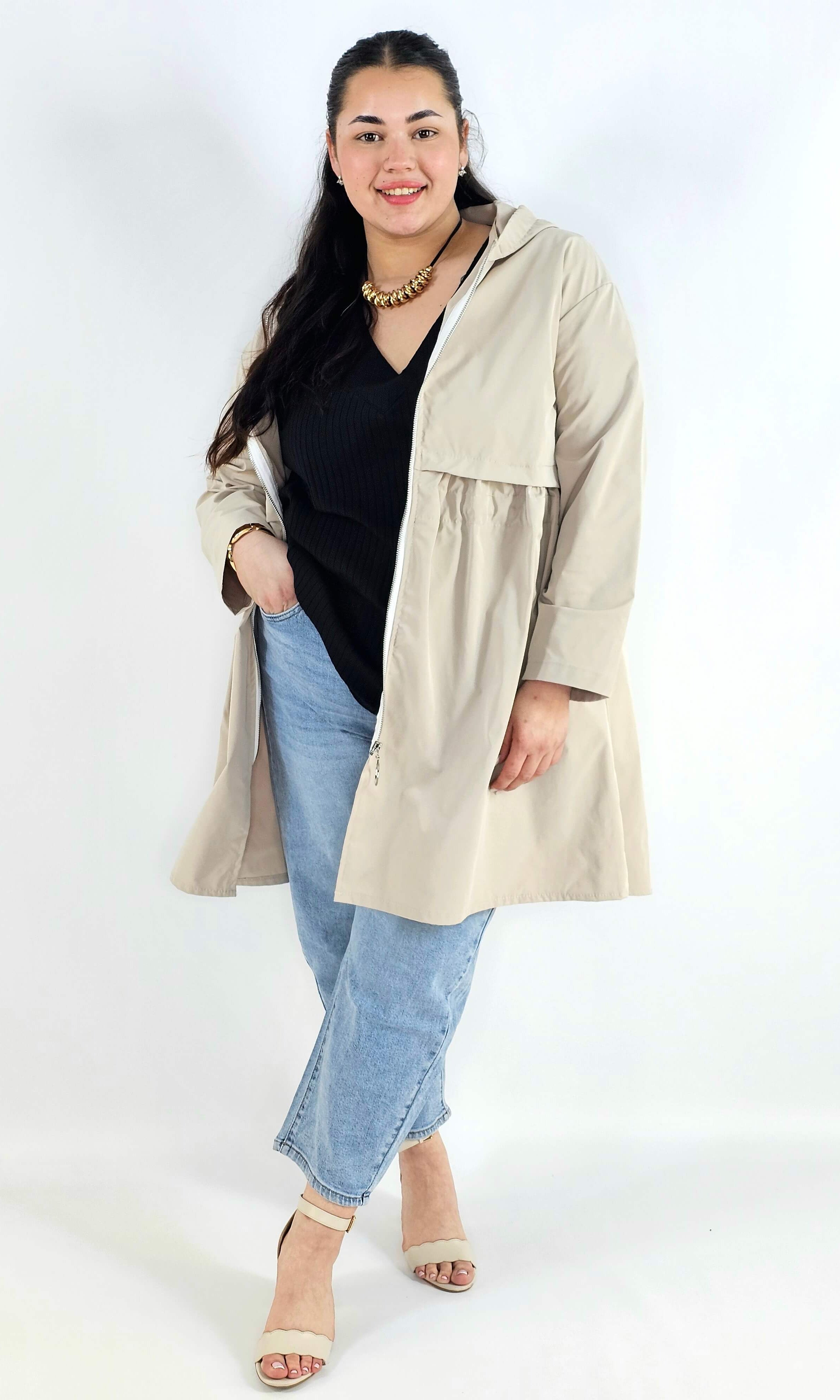 Płaszcz plus size z kapturem – lekkość, która otula sylwetkę Stylowa XL