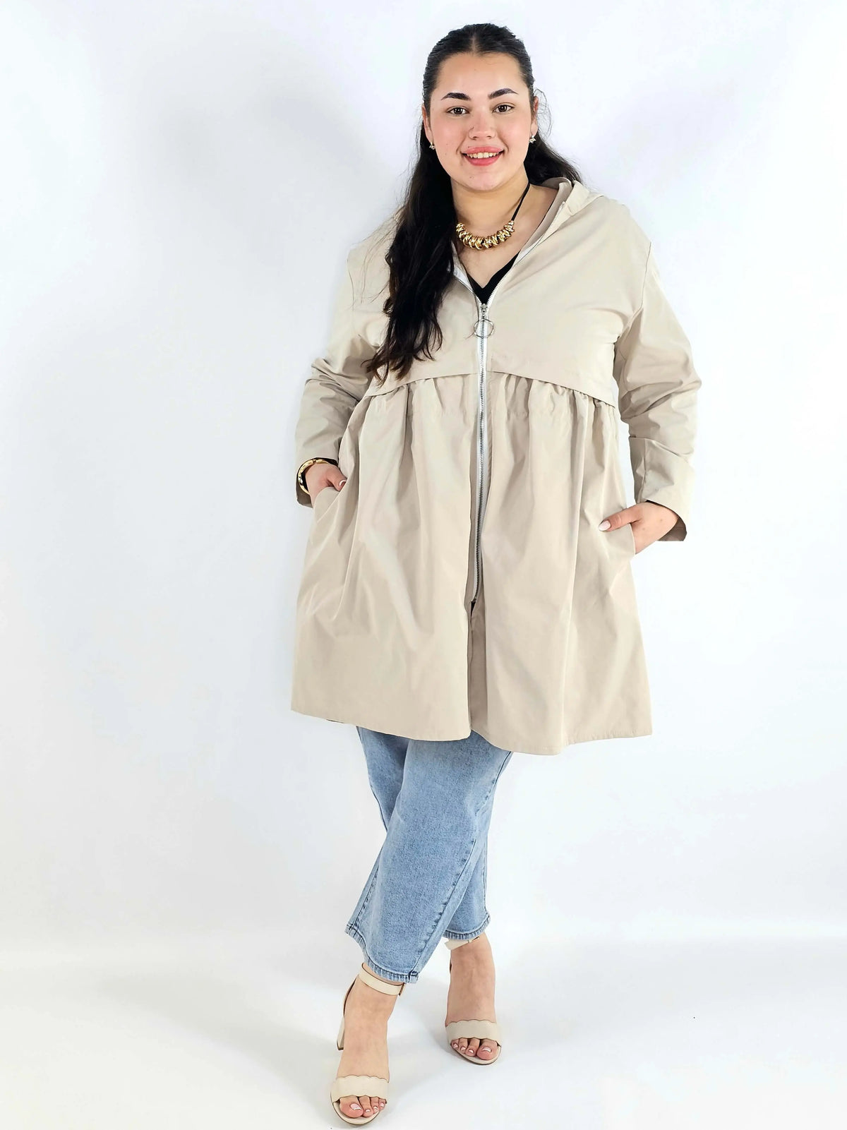 Płaszcz plus size z kapturem – lekkość, która otula sylwetkę Stylowa XL
