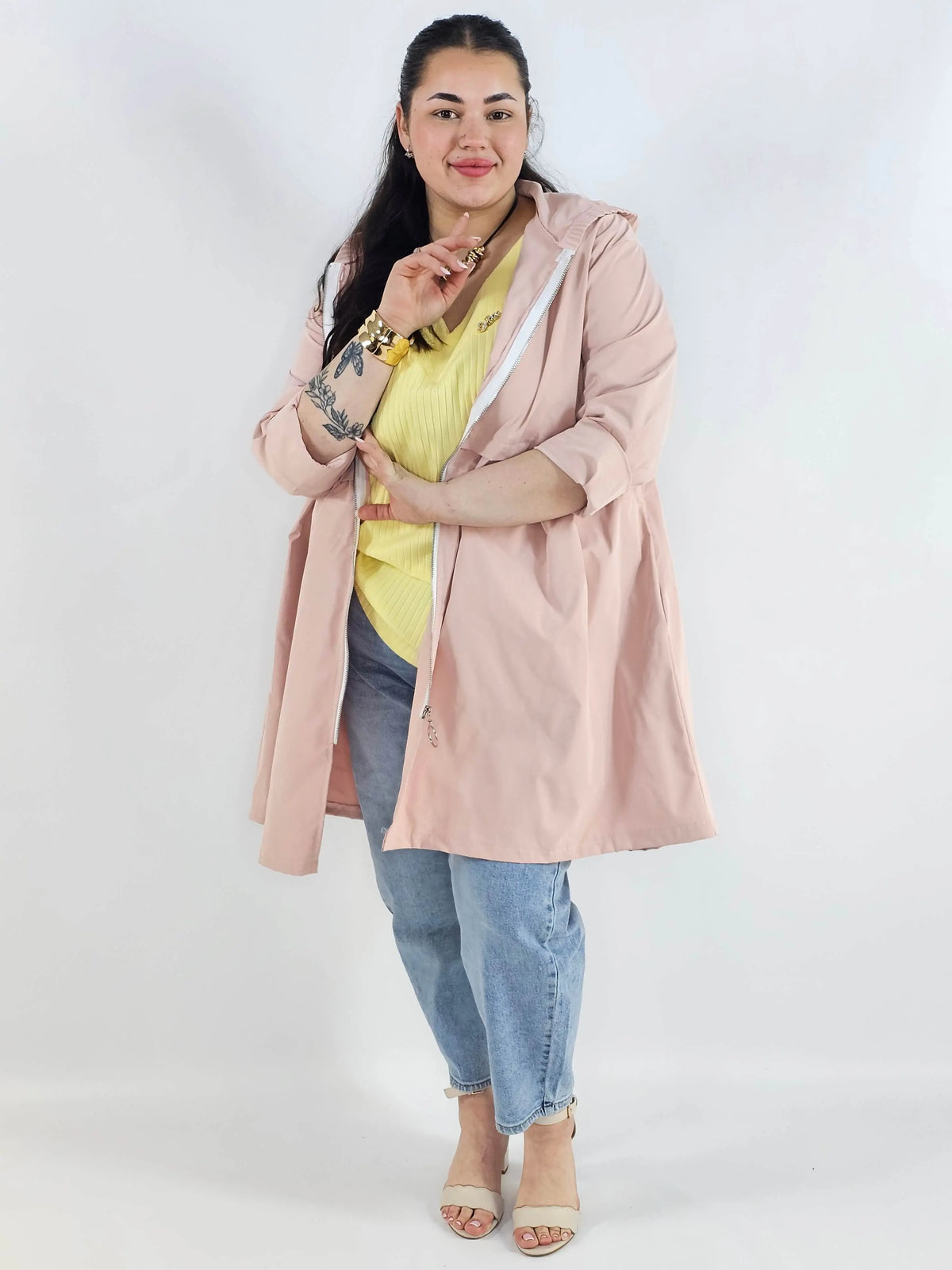 Płaszcz plus size z kapturem – lekkość, która otula sylwetkę Stylowa XL