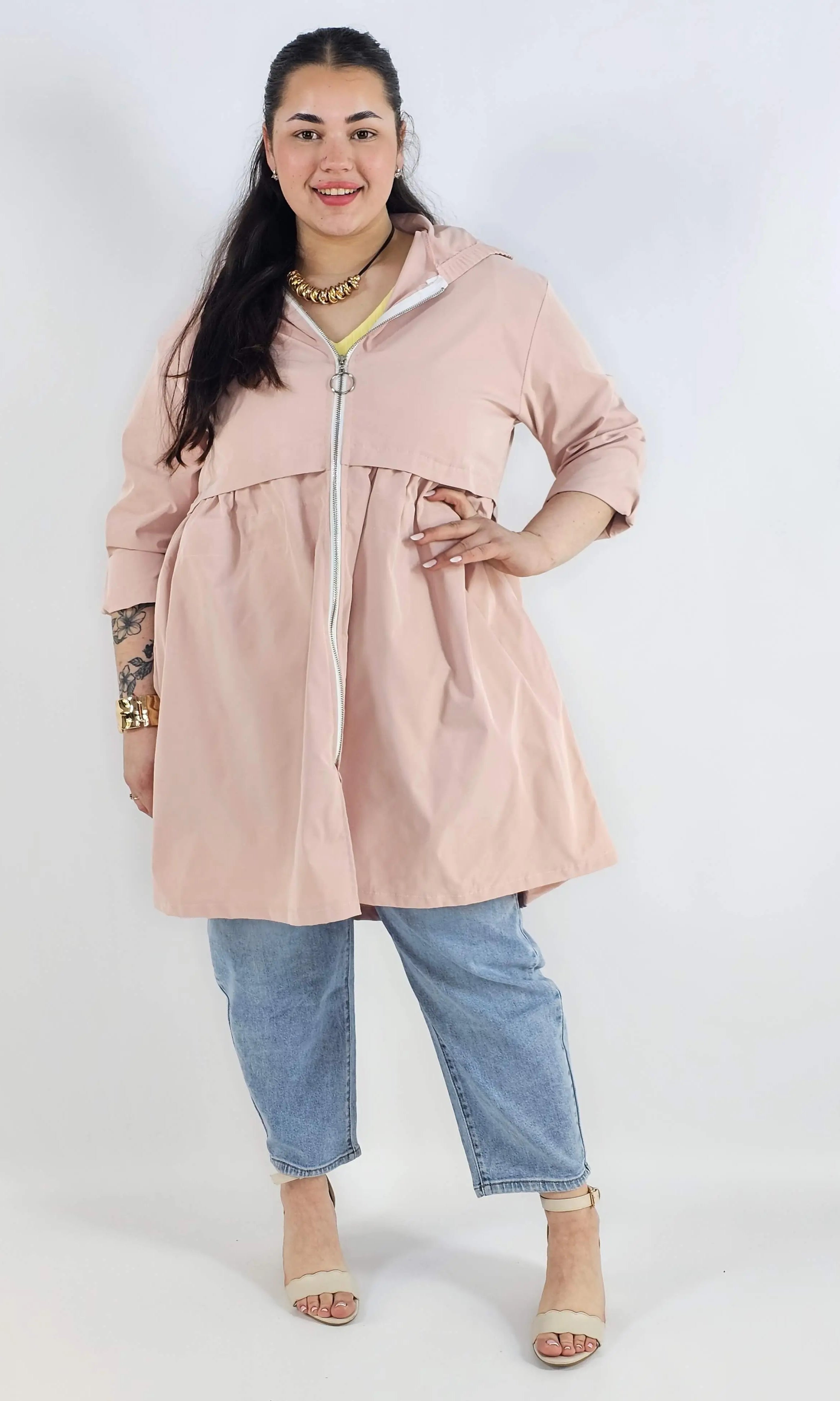 Płaszcz plus size z kapturem – lekkość, która otula sylwetkę Stylowa XL