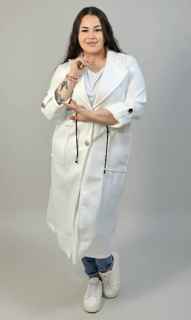 Płaszcz plus size z kieszeniami i regulacją w talii Stylowa XL