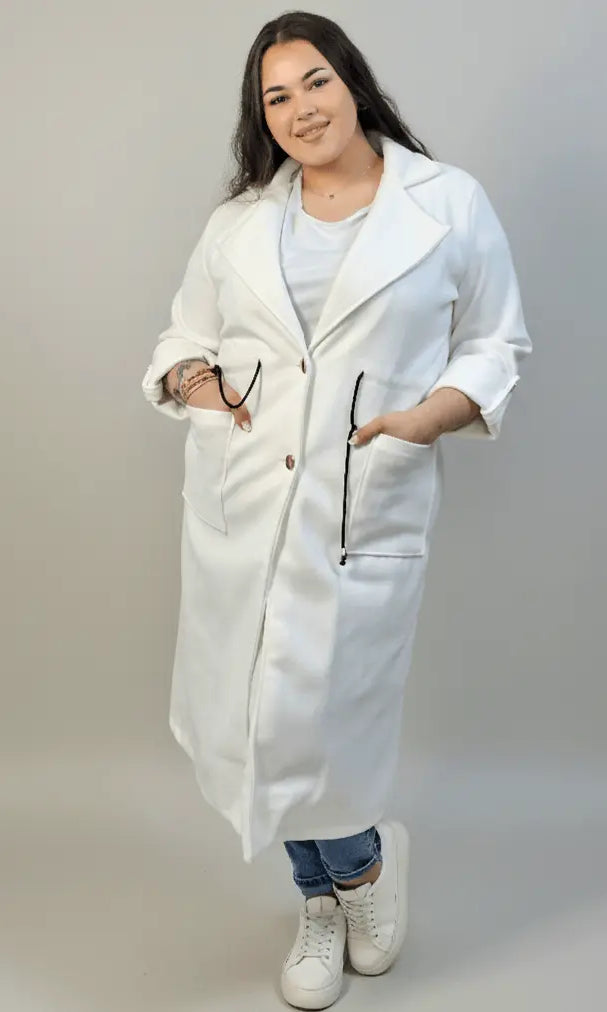 Płaszcz plus size z kieszeniami i regulacją w talii Stylowa XL