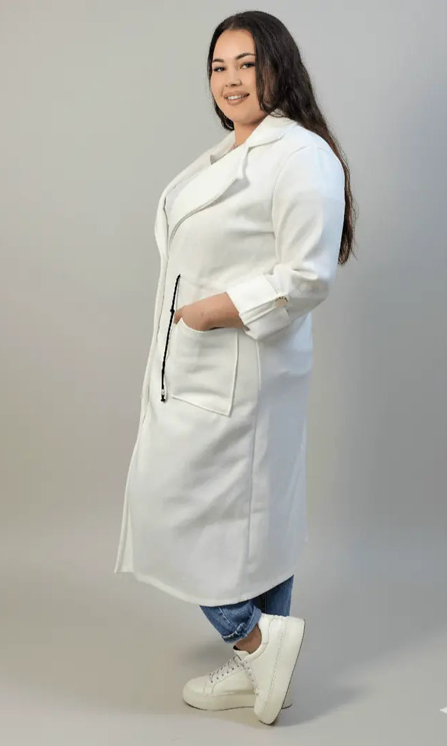 Płaszcz plus size z kieszeniami i regulacją w talii Stylowa XL