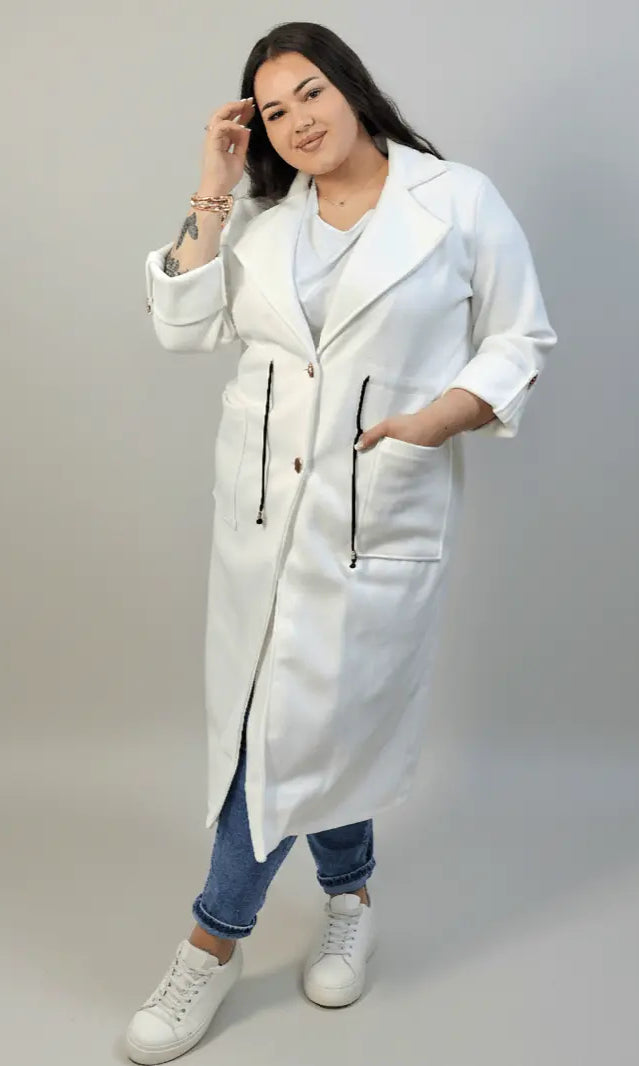 Płaszcz plus size z kieszeniami i regulacją w talii Stylowa XL