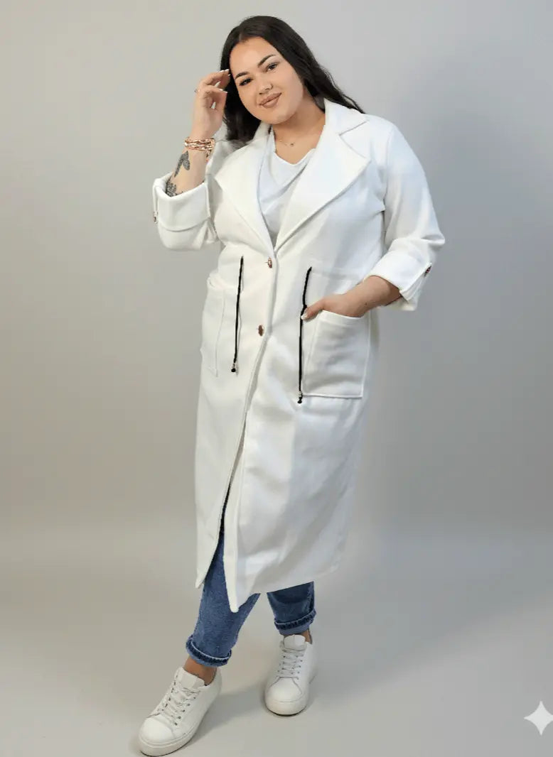 Płaszcz plus size z kieszeniami i regulacją w talii Stylowa XL