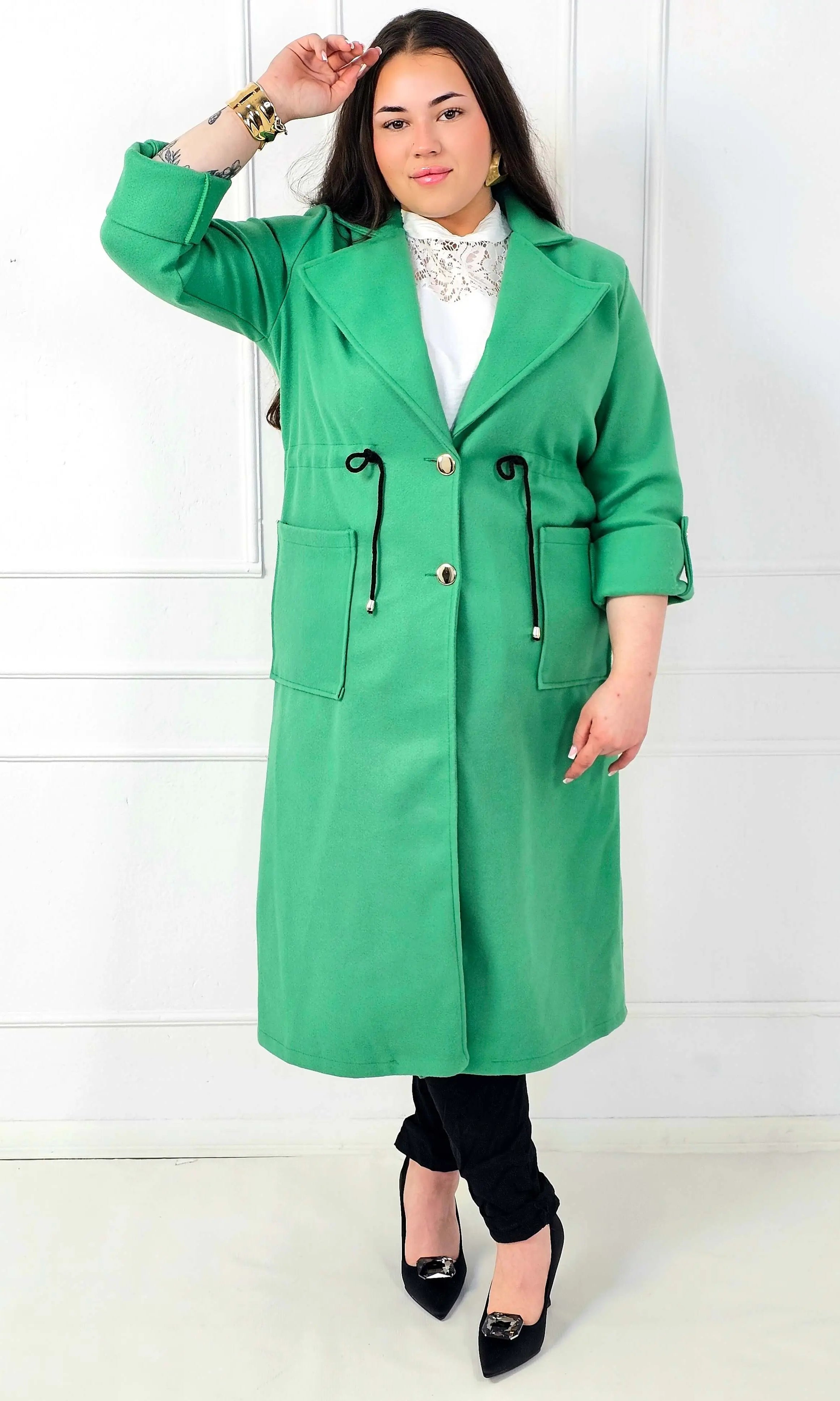 Płaszcz plus size z kieszeniami i regulacją w talii Stylowa XL