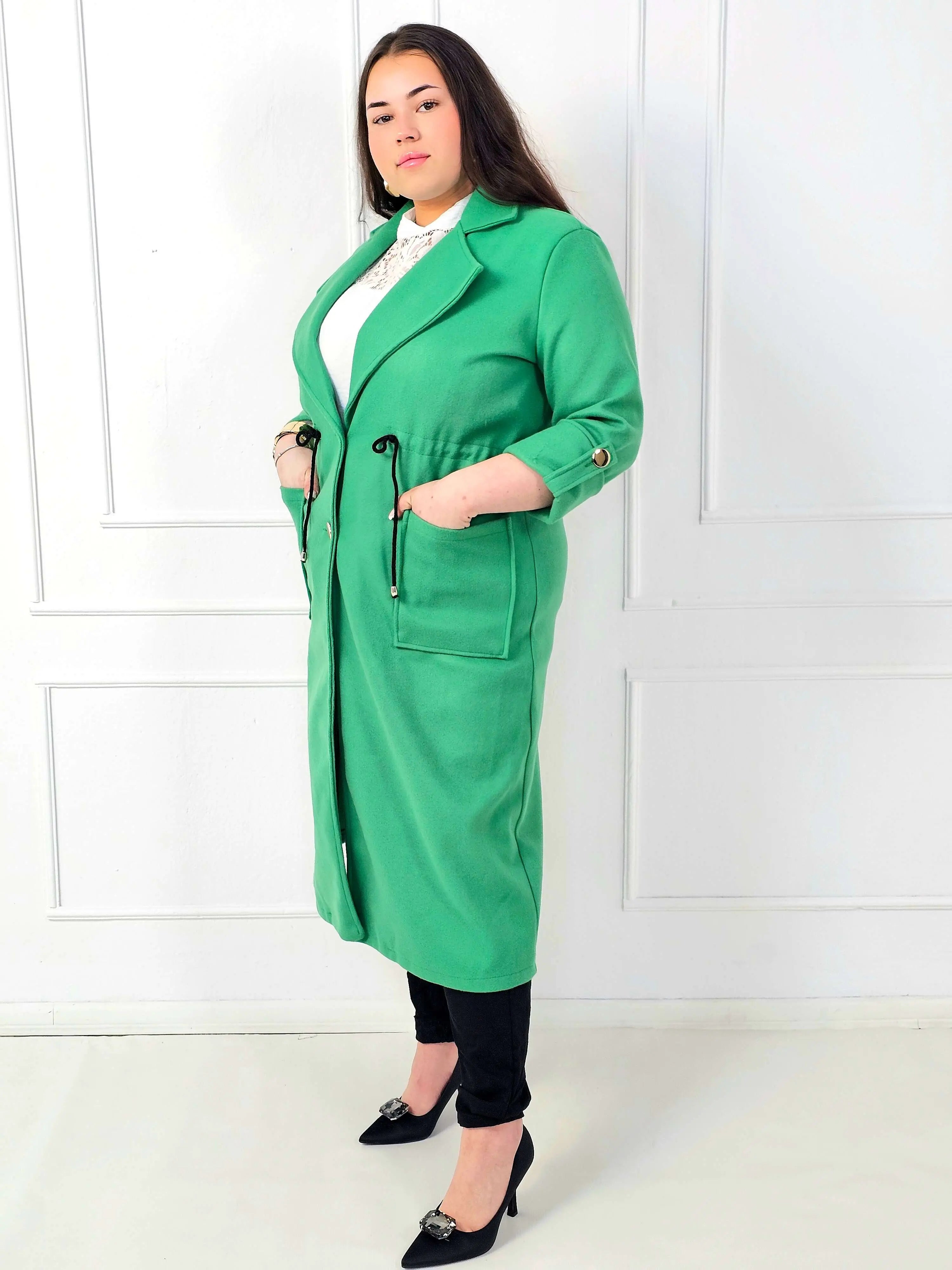 Płaszcz plus size z kieszeniami i regulacją w talii Stylowa XL