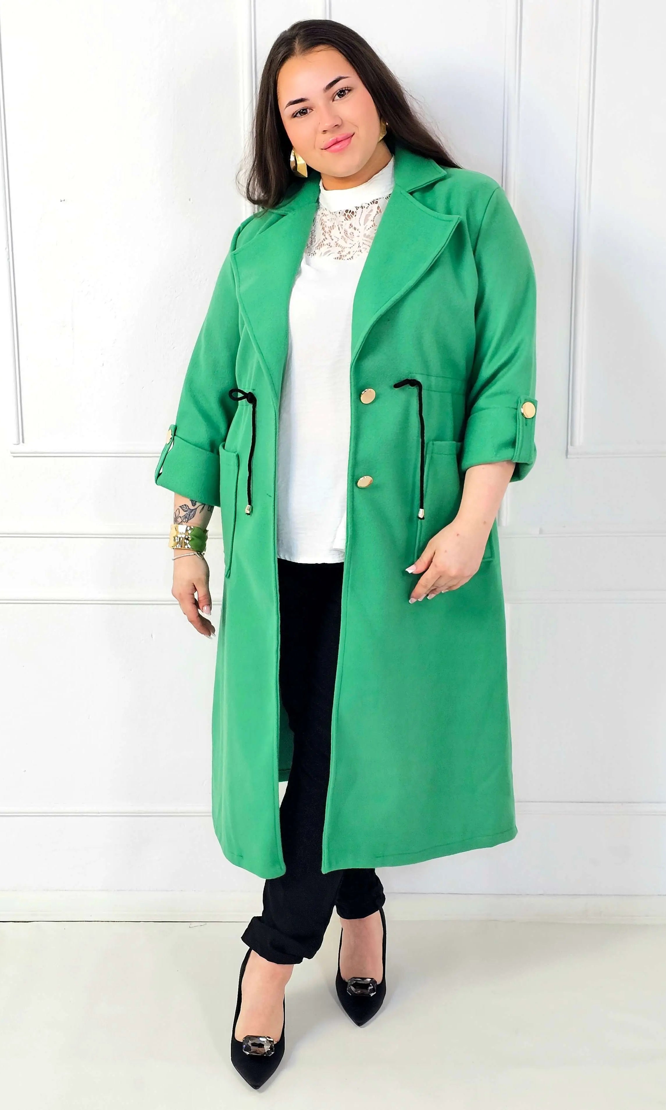Płaszcz plus size z kieszeniami i regulacją w talii Stylowa XL