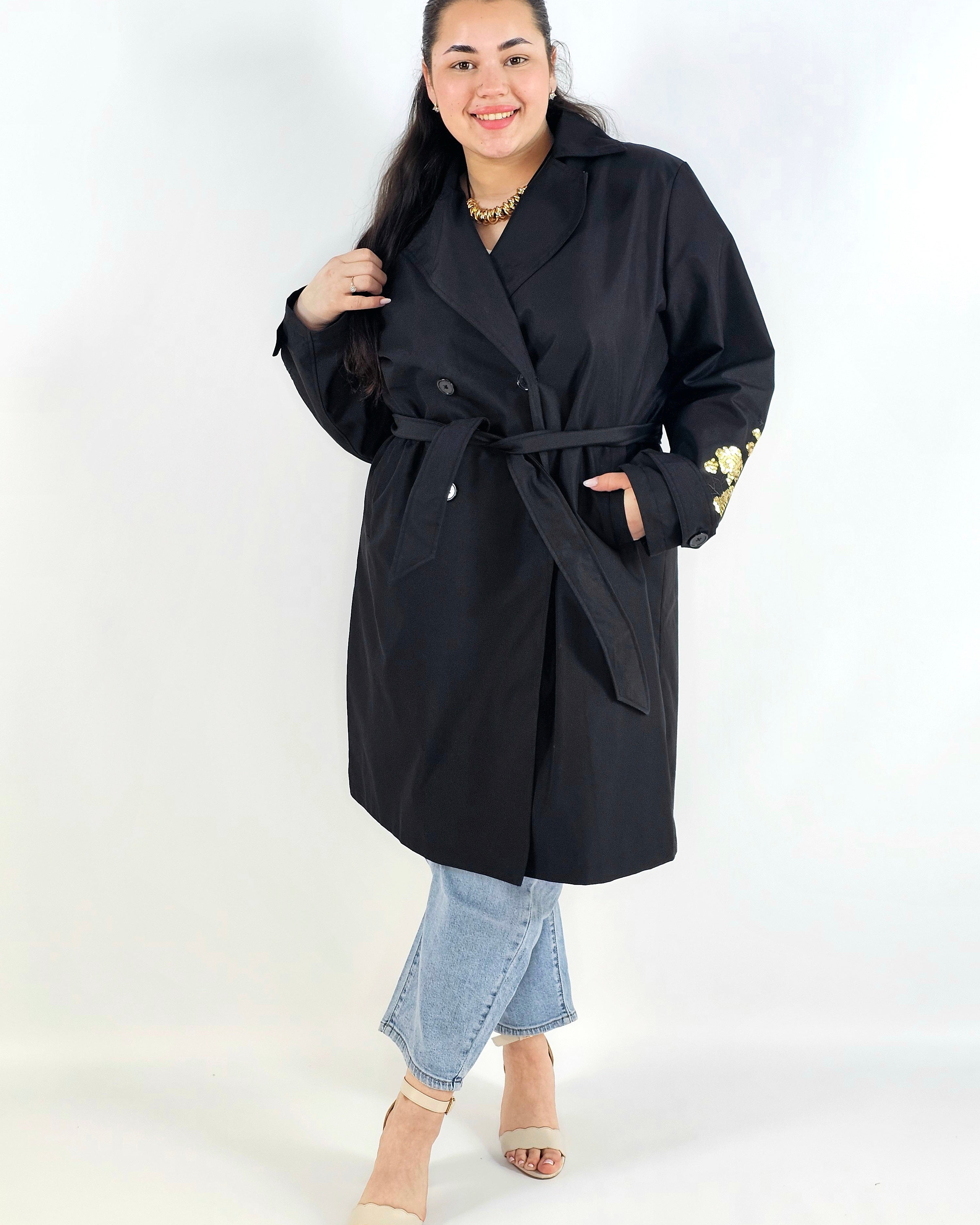 Płaszcz plus size z paskiem – elegancki płaszcz XXL z haftem na rękawie Stylowa XL