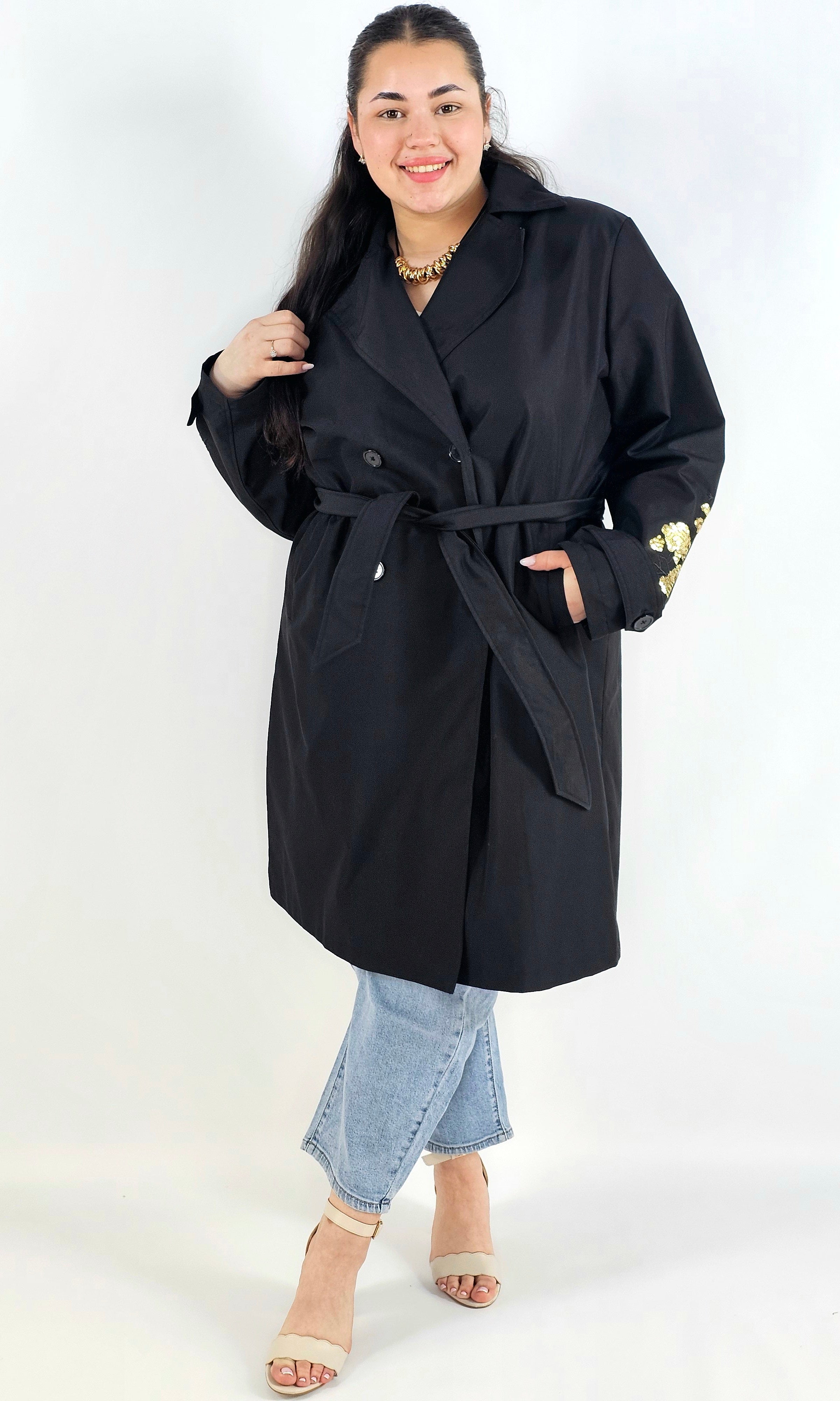 Płaszcz plus size z paskiem – elegancki płaszcz XXL z haftem na rękawie Stylowa XL