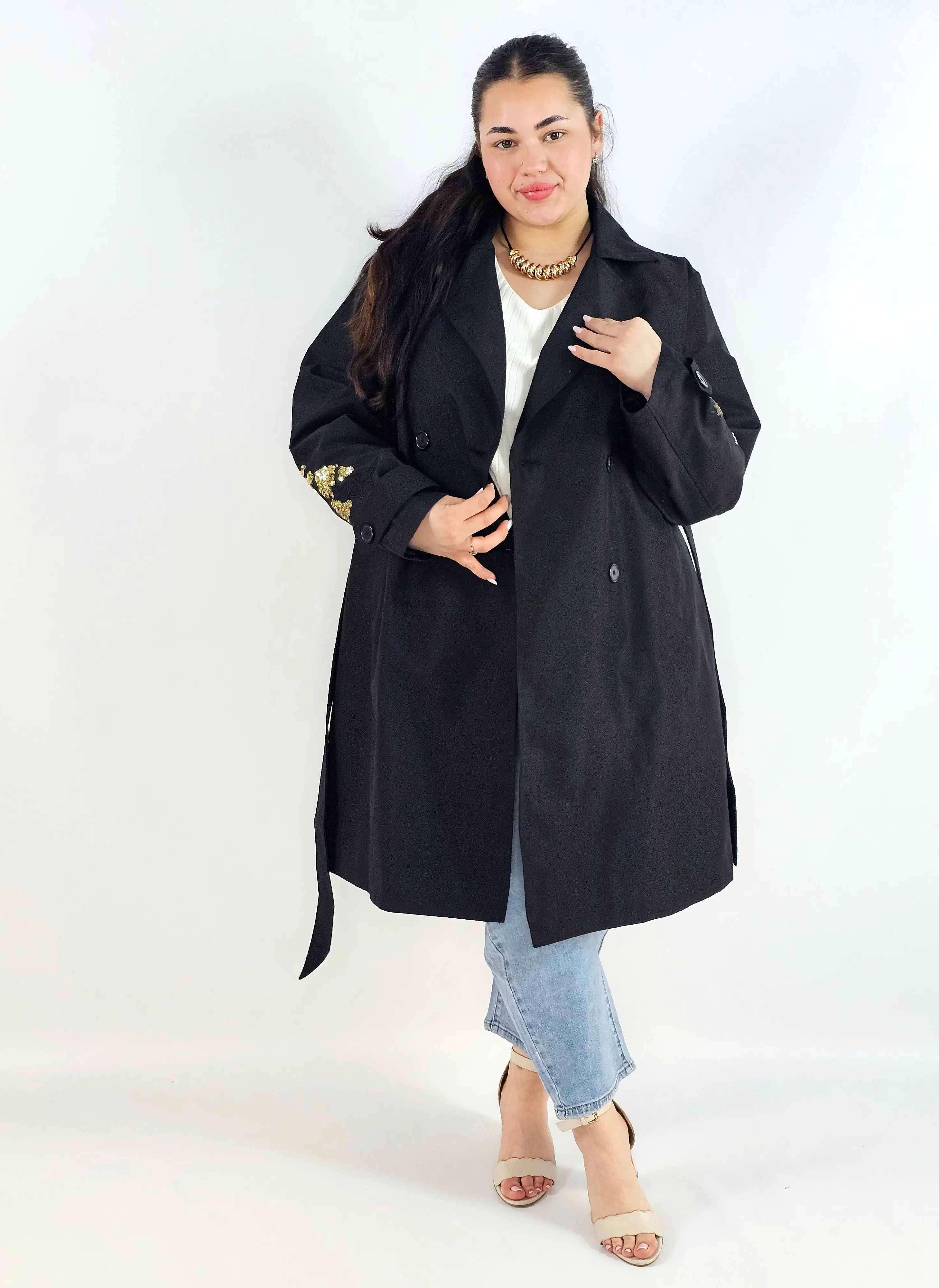 Płaszcz plus size z paskiem – elegancki płaszcz XXL z haftem na rękawie Stylowa XL