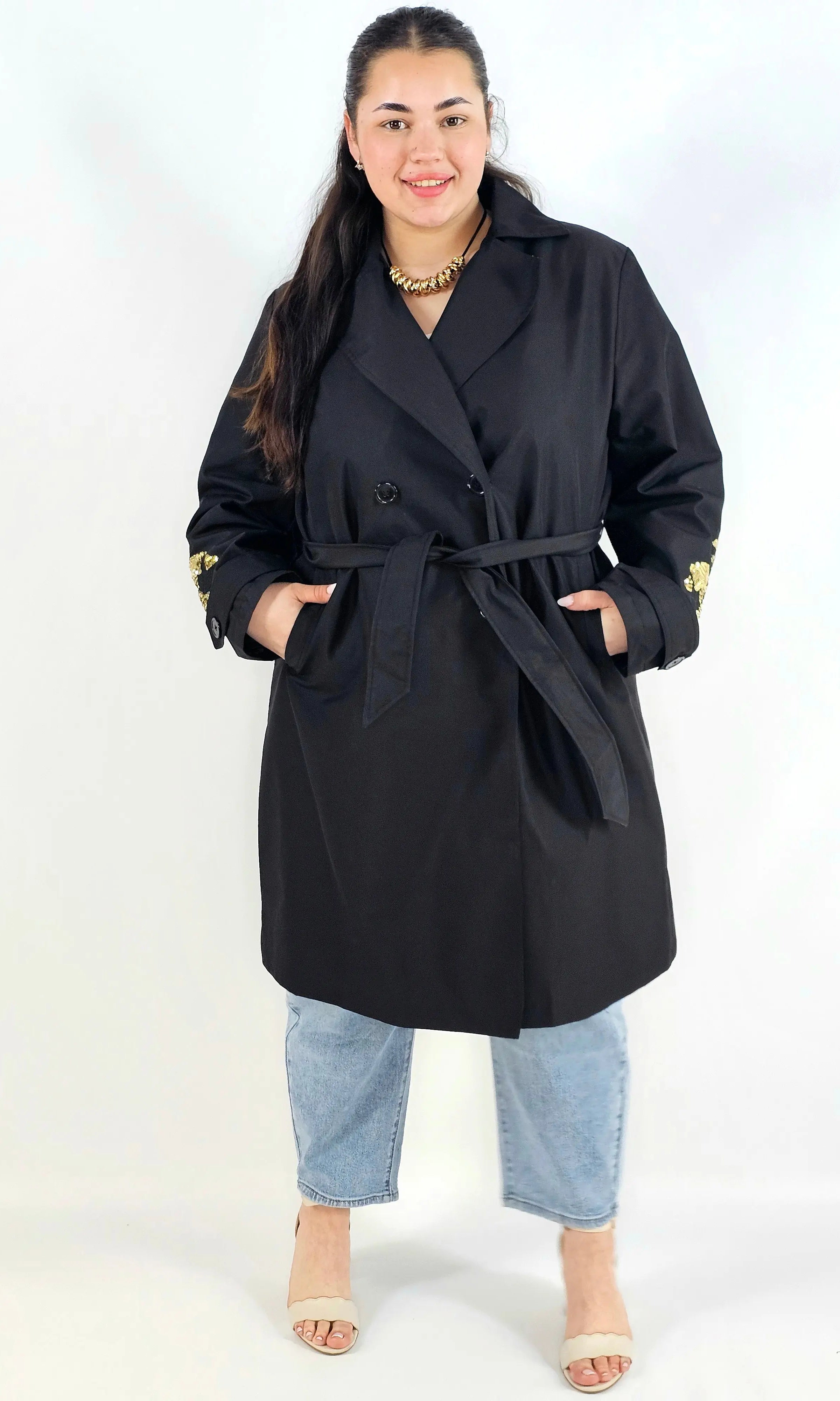Płaszcz plus size z paskiem – elegancki płaszcz XXL z haftem na rękawie Stylowa XL