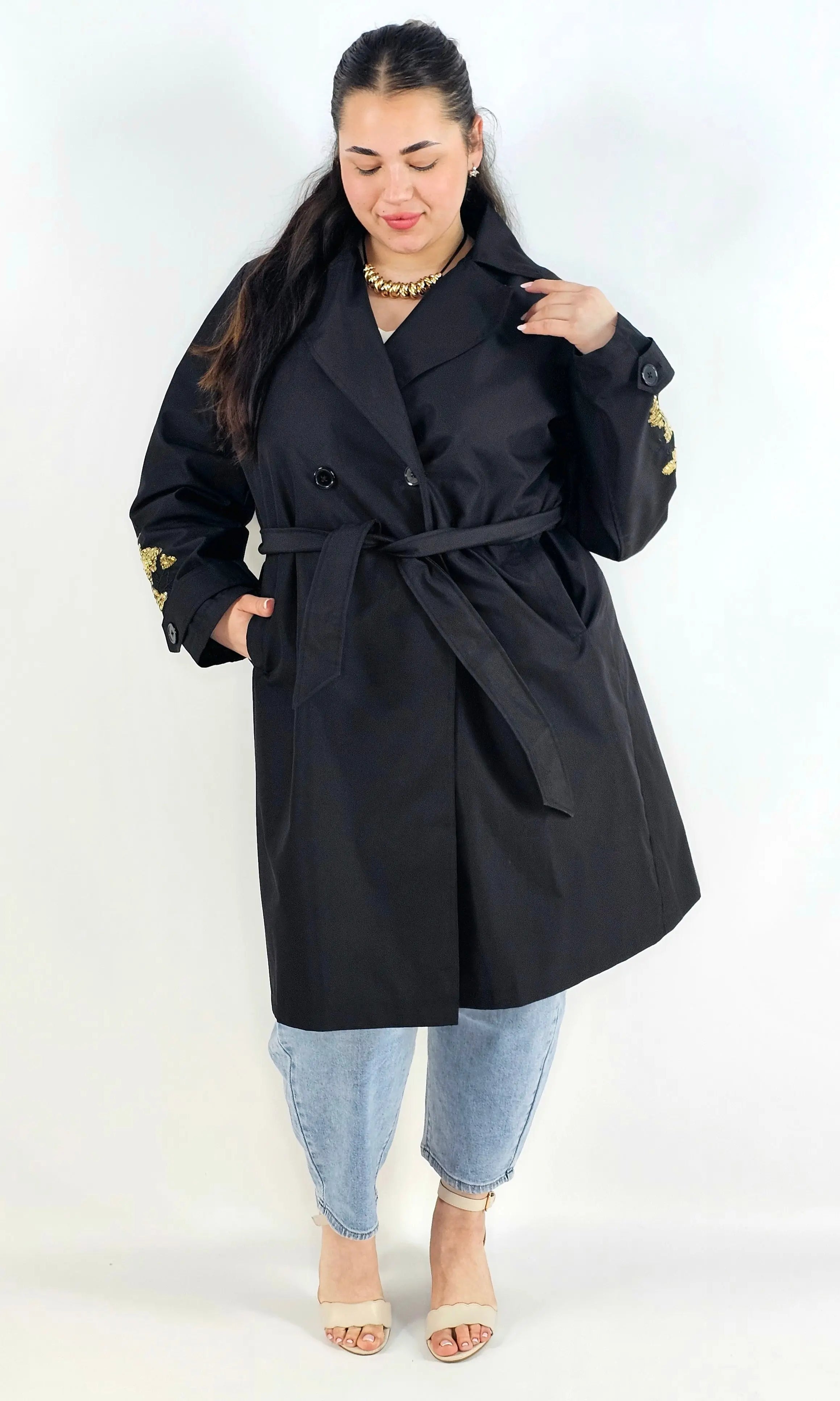 Płaszcz plus size z paskiem – elegancki płaszcz XXL z haftem na rękawie Stylowa XL