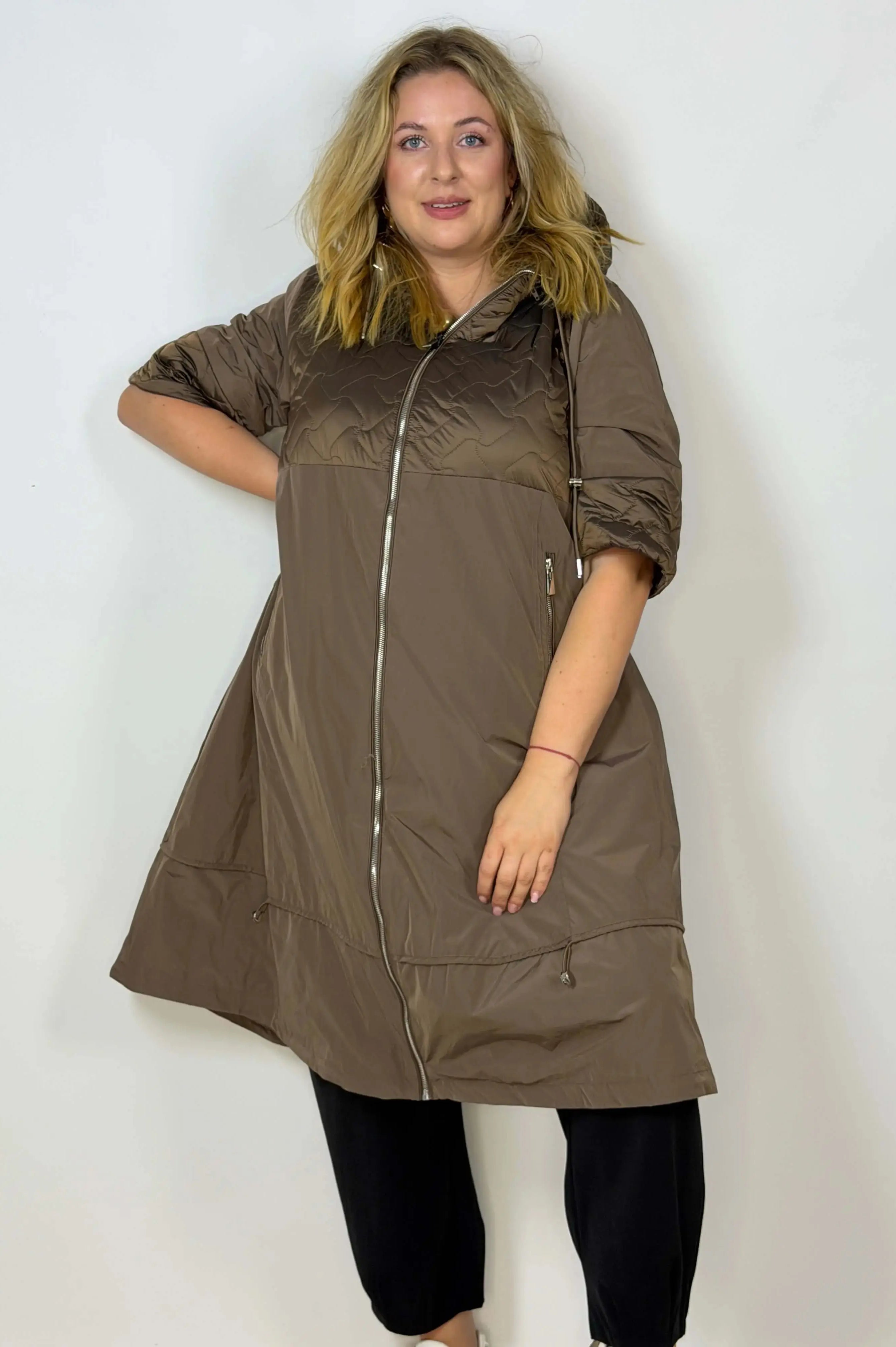 Płaszcz przejściowy Plus Size z kapturem Stylowa XL