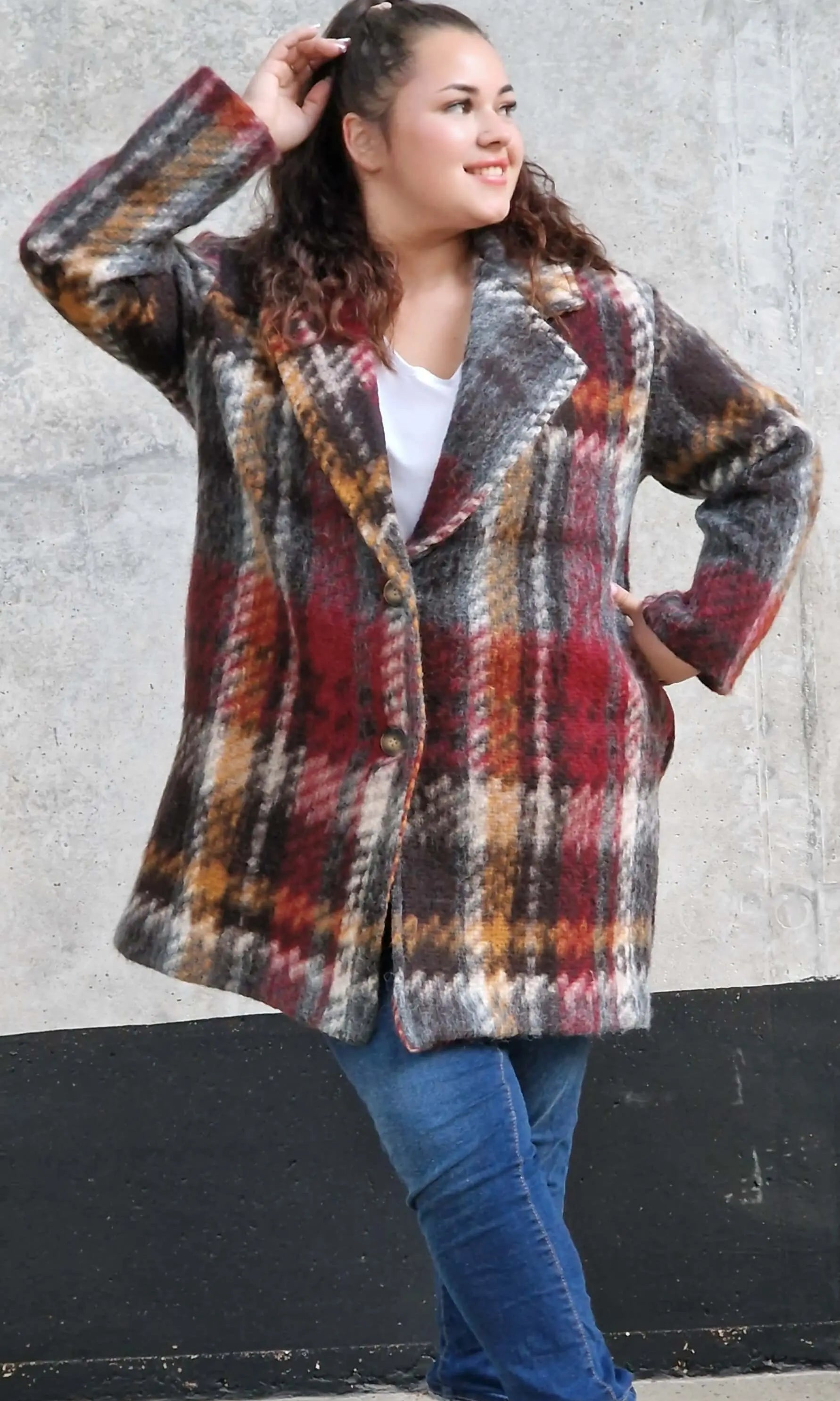 Płaszcz w kratę – modny i elegancki wybór dla każdej kobiety xxl | Stylowa XL Stylowa XL