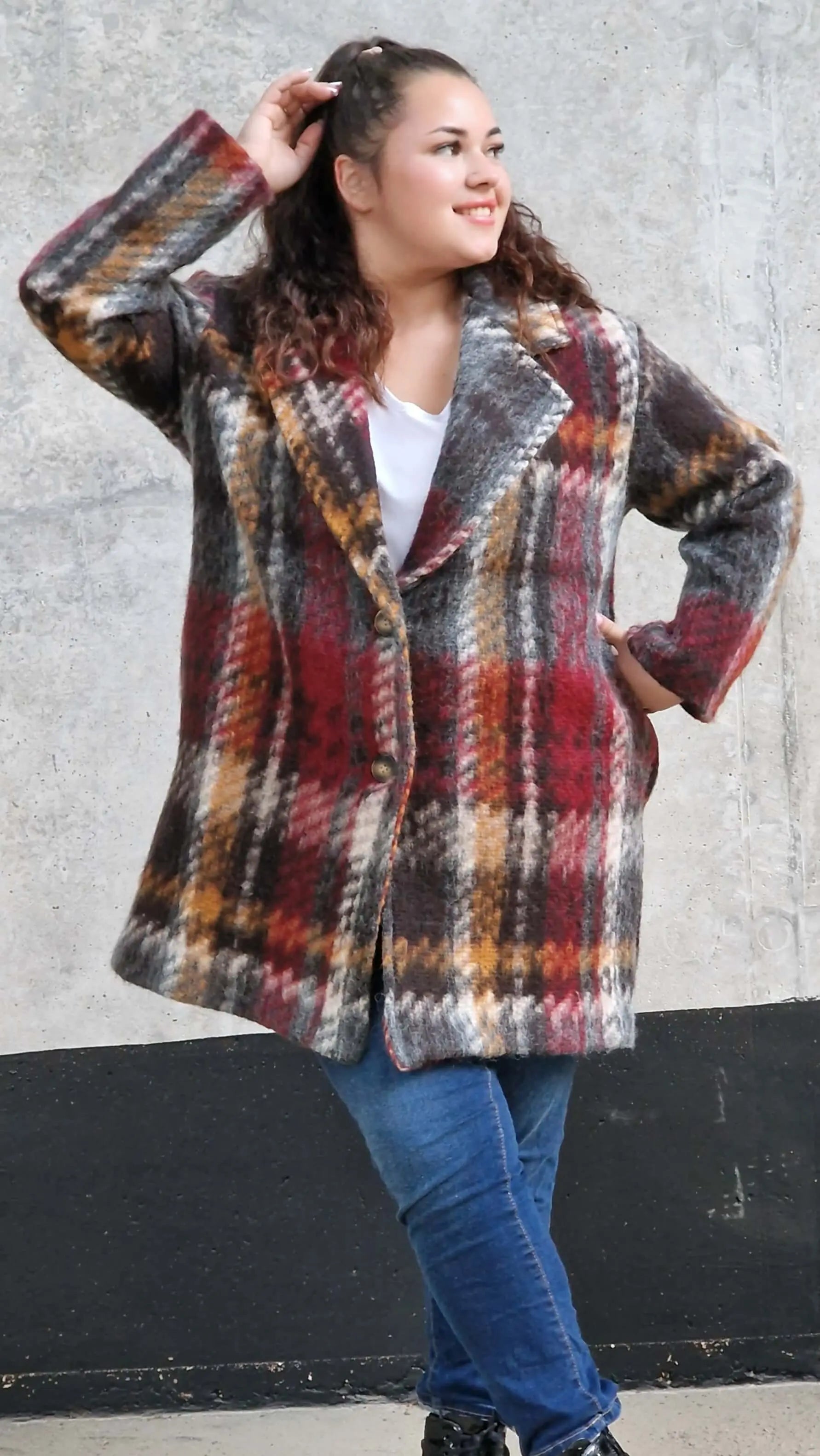 Płaszcz w kratę – modny i elegancki wybór dla każdej kobiety xxl | Stylowa XL Stylowa XL