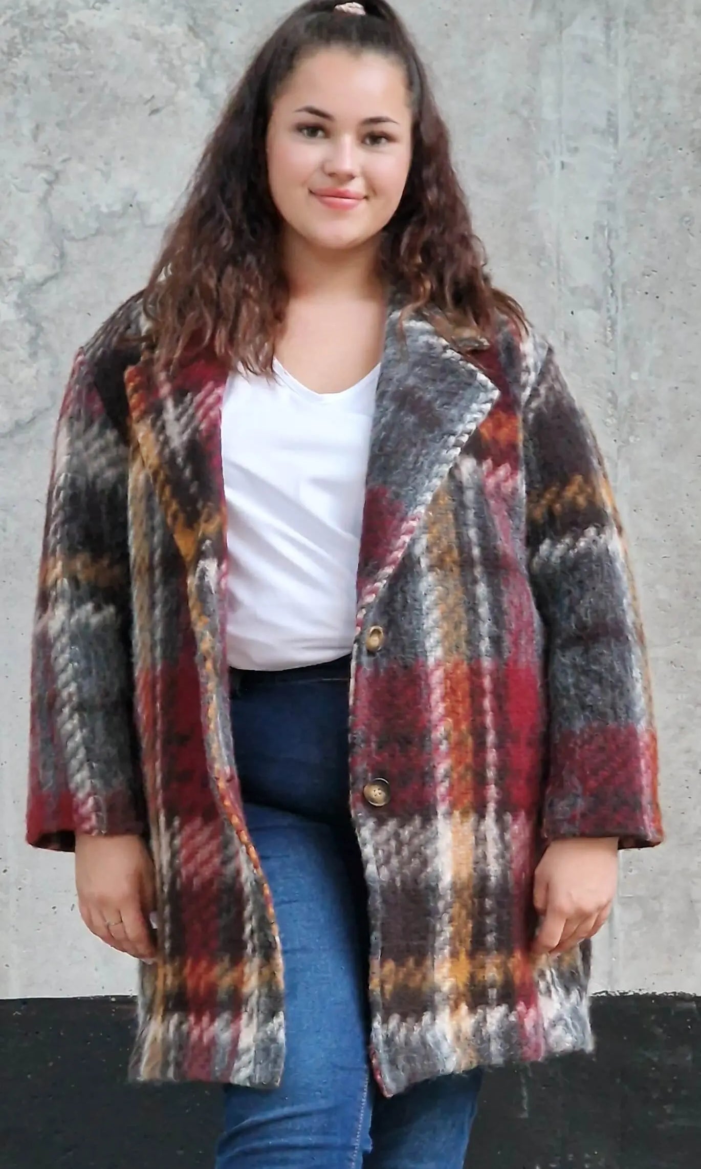 Płaszcz w kratę – modny i elegancki wybór dla każdej kobiety xxl | Stylowa XL Stylowa XL