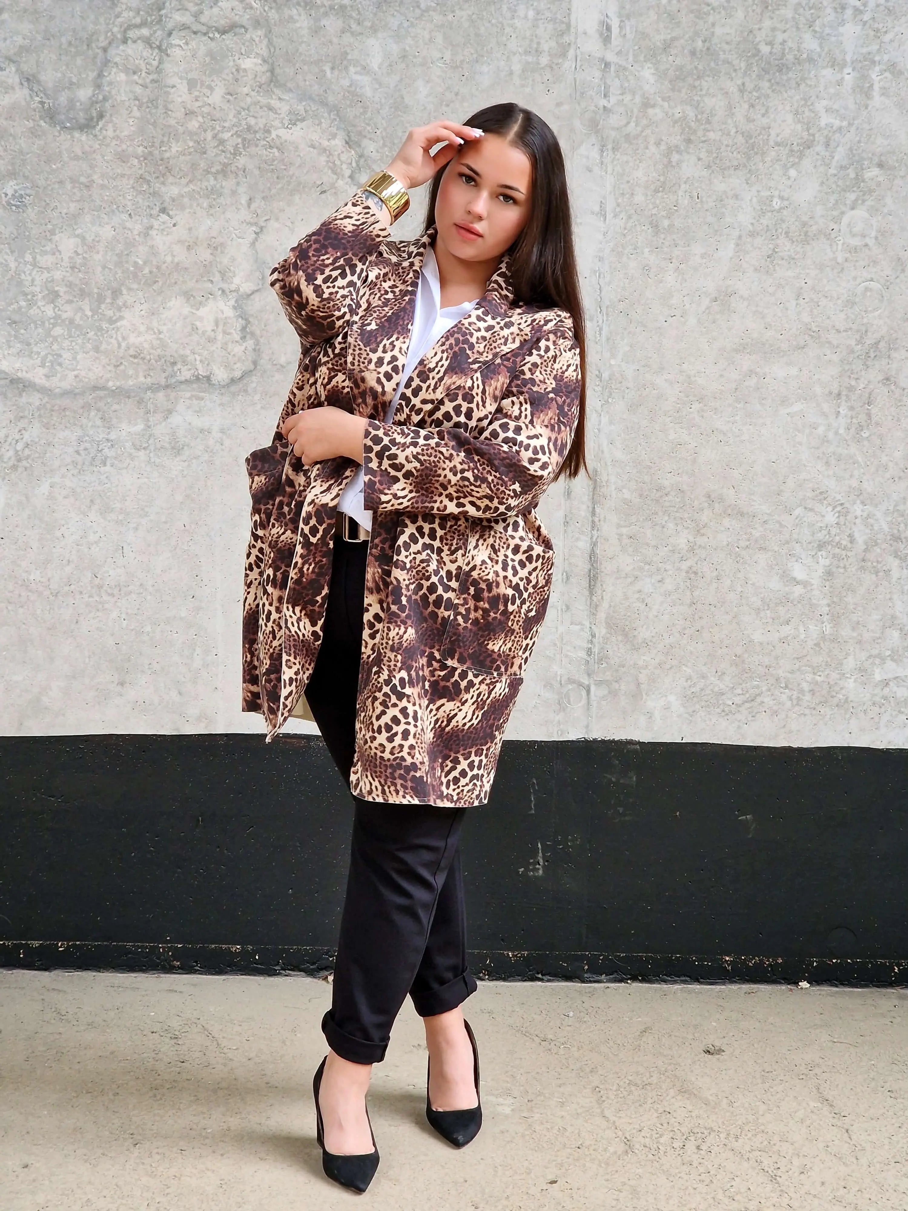 Płaszcz w panterkę plus size – elegancki i kobiecy Stylowa XL