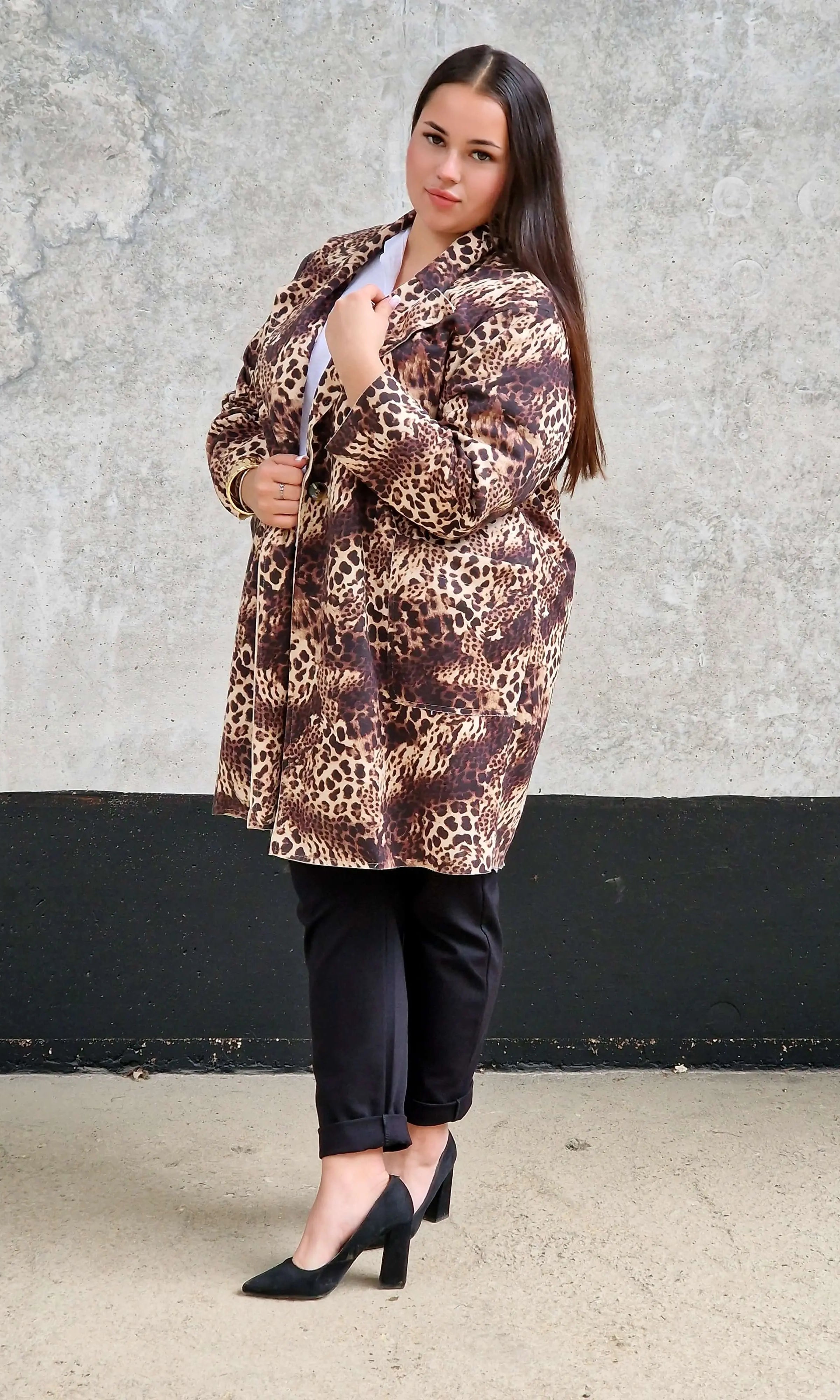 Płaszcz w panterkę plus size – elegancki i kobiecy Stylowa XL