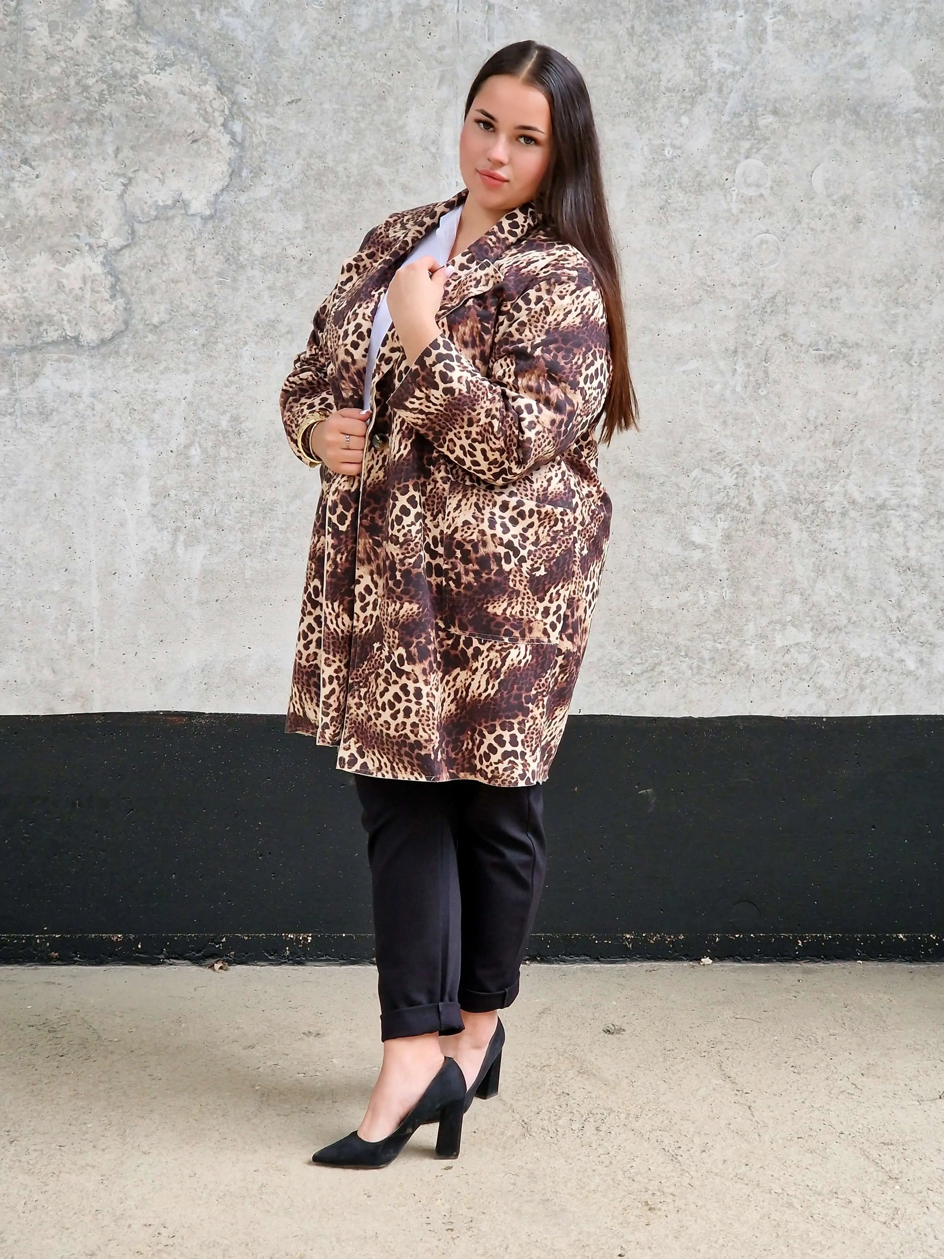 Płaszcz w panterkę plus size – elegancki i kobiecy Stylowa XL