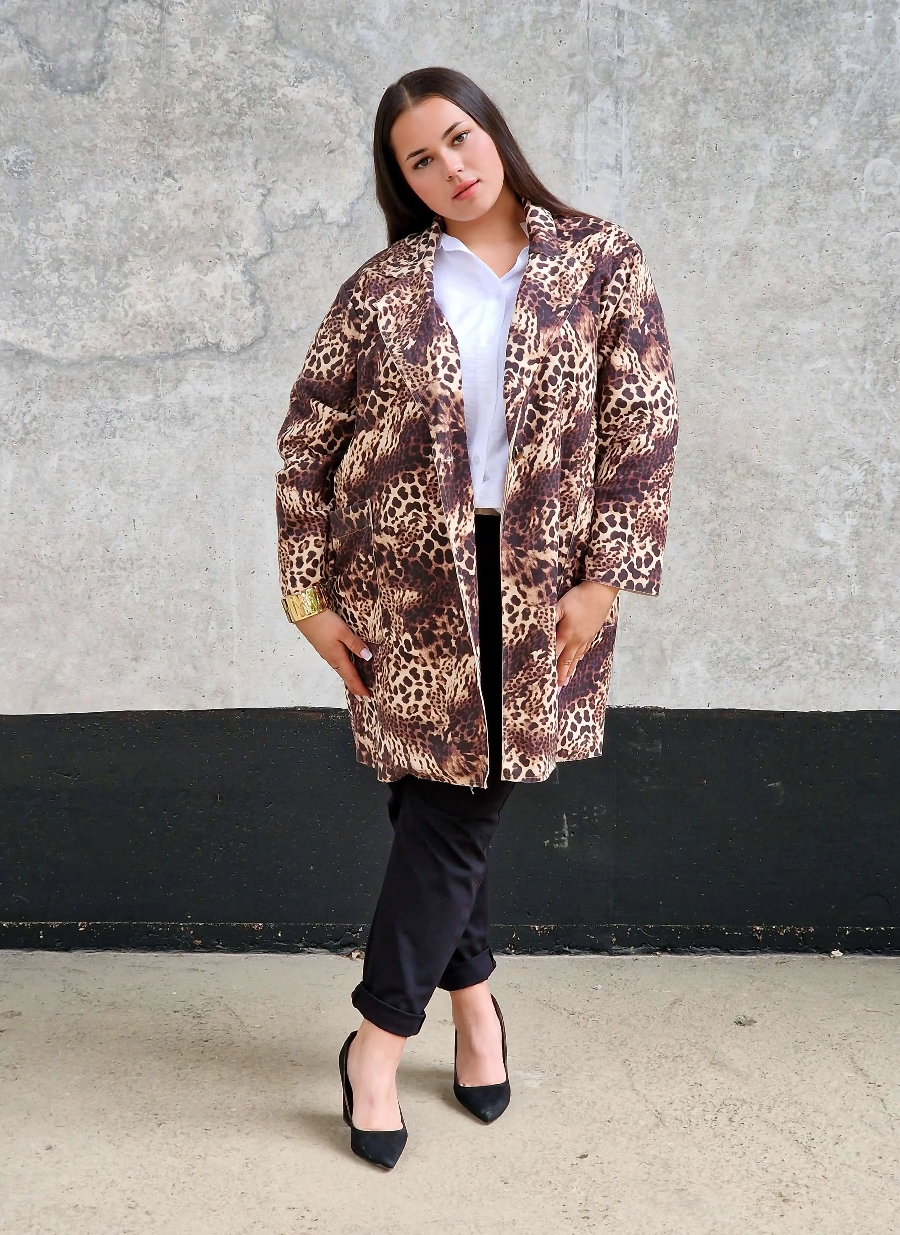 Płaszcz w panterkę plus size – elegancki i kobiecy Stylowa XL