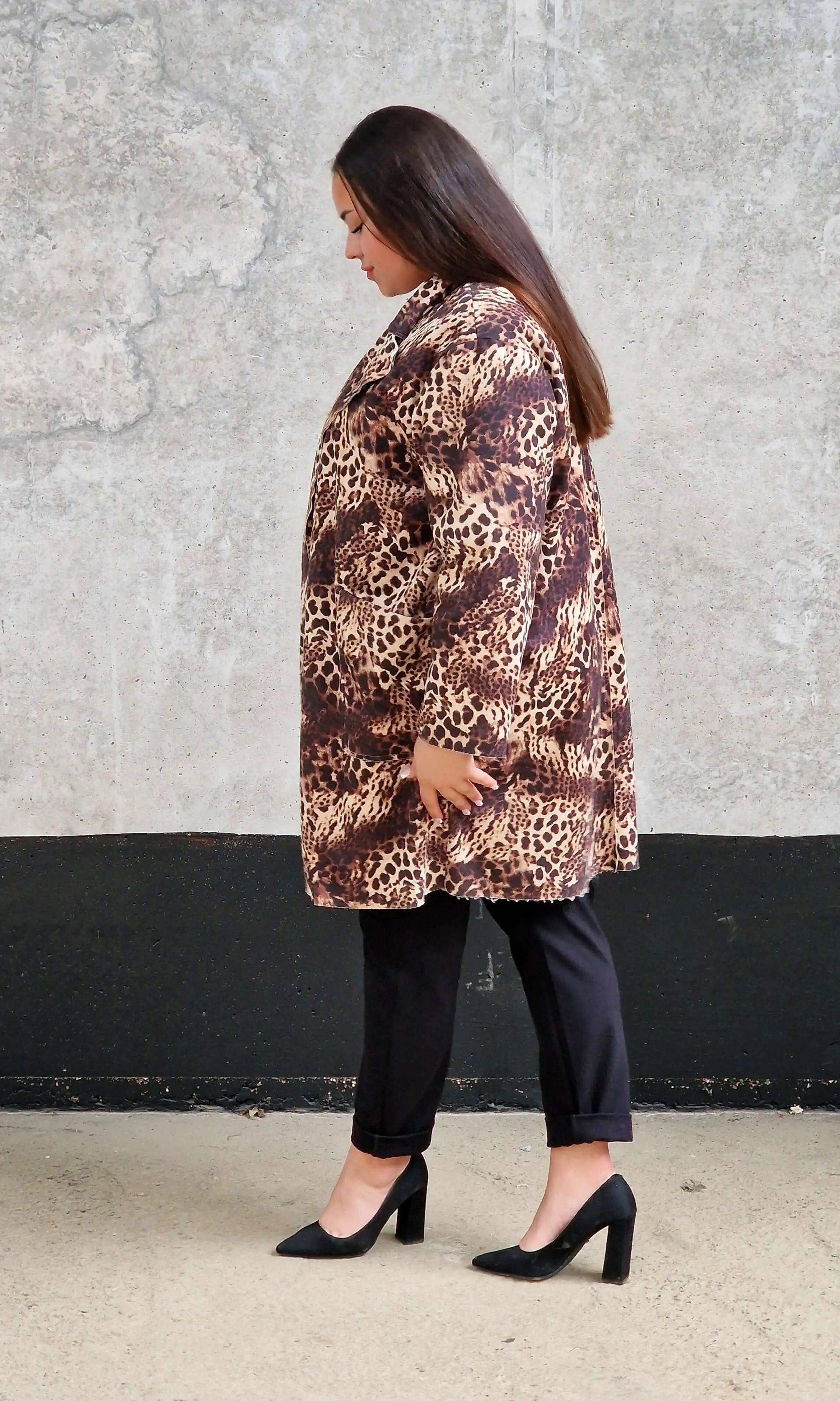 Płaszcz w panterkę plus size – elegancki i kobiecy Stylowa XL
