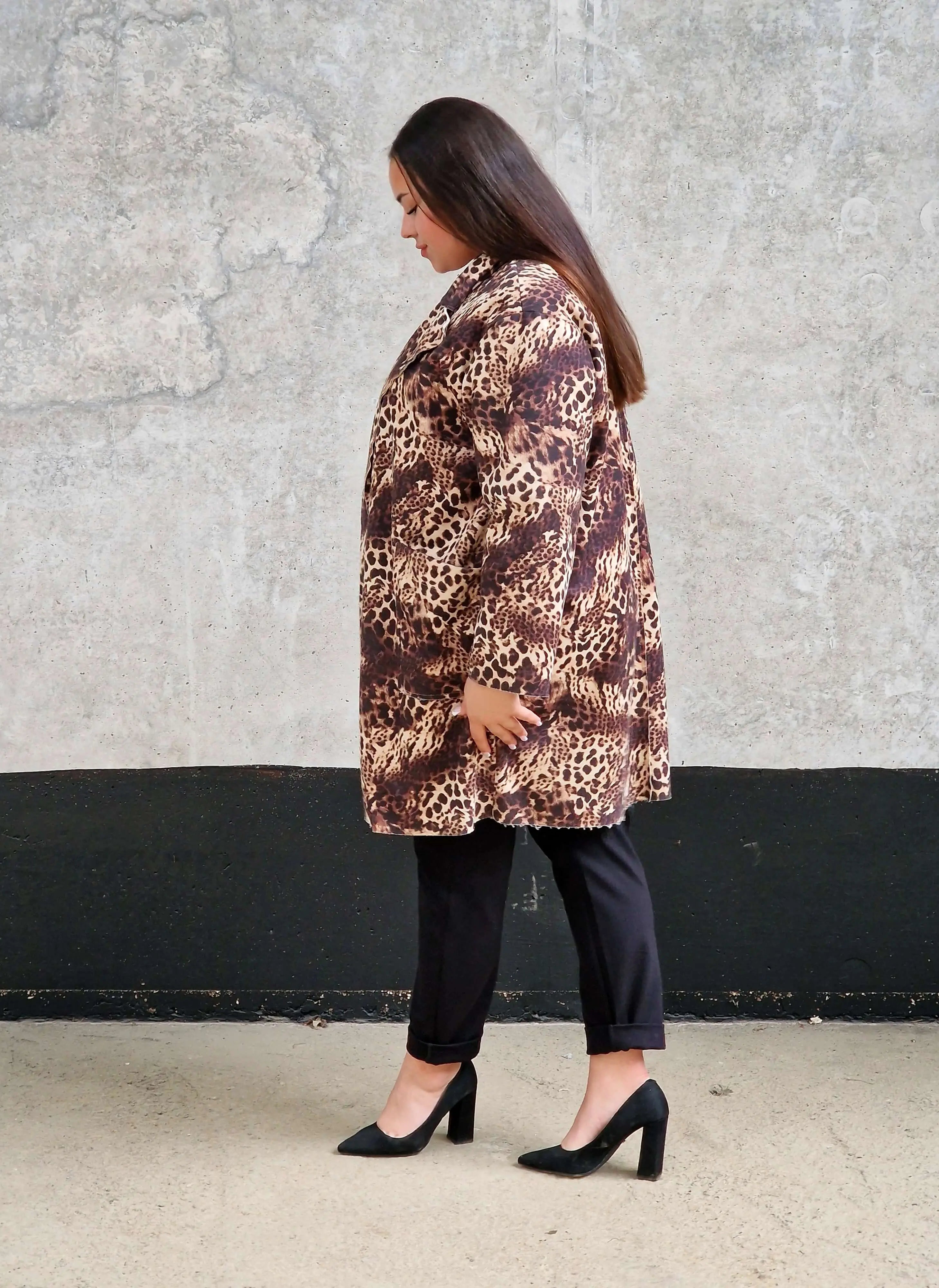 Płaszcz w panterkę plus size – elegancki i kobiecy Stylowa XL