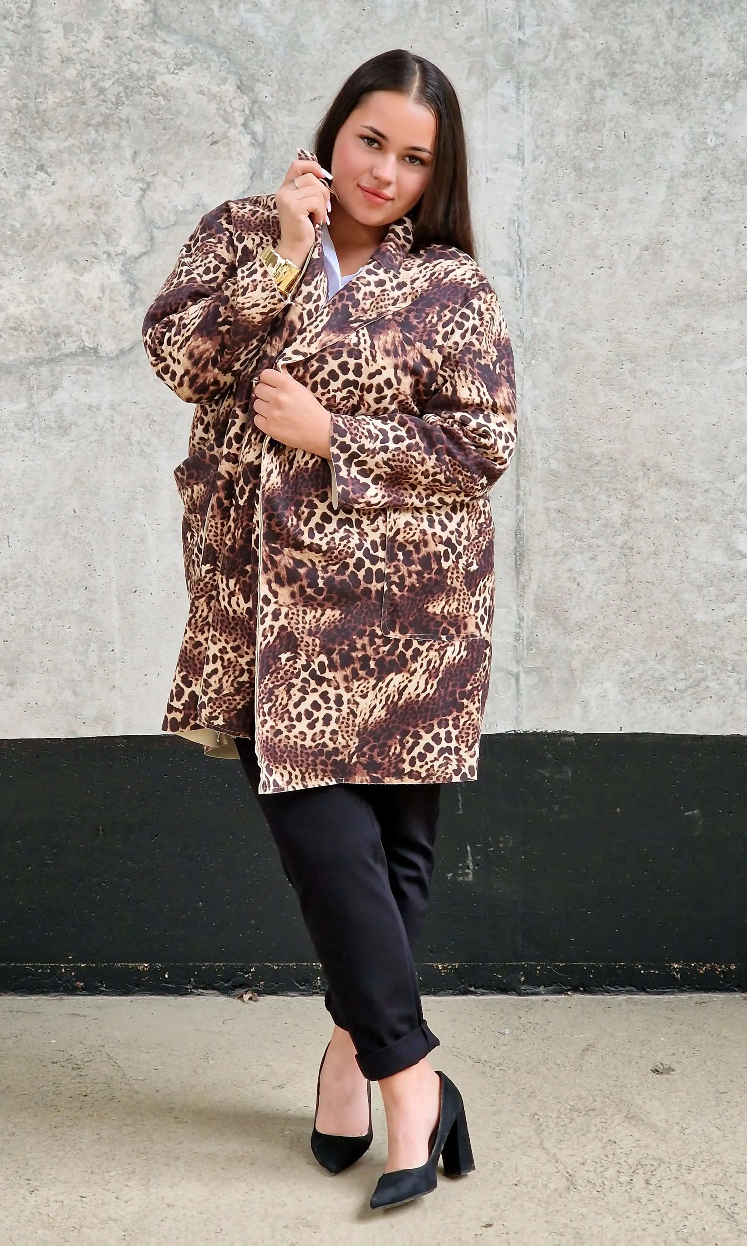 Płaszcz w panterkę plus size – elegancki i kobiecy Stylowa XL
