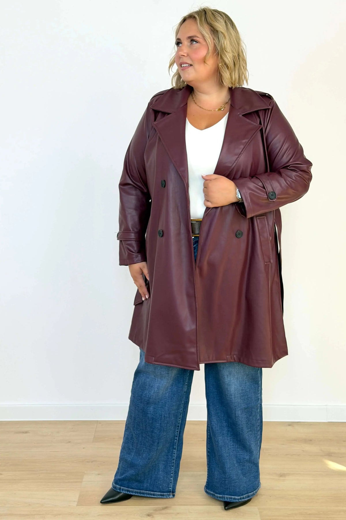Płaszcz z eko skóry plus size z paskiem – elegancki trencz damski Stylowa XL