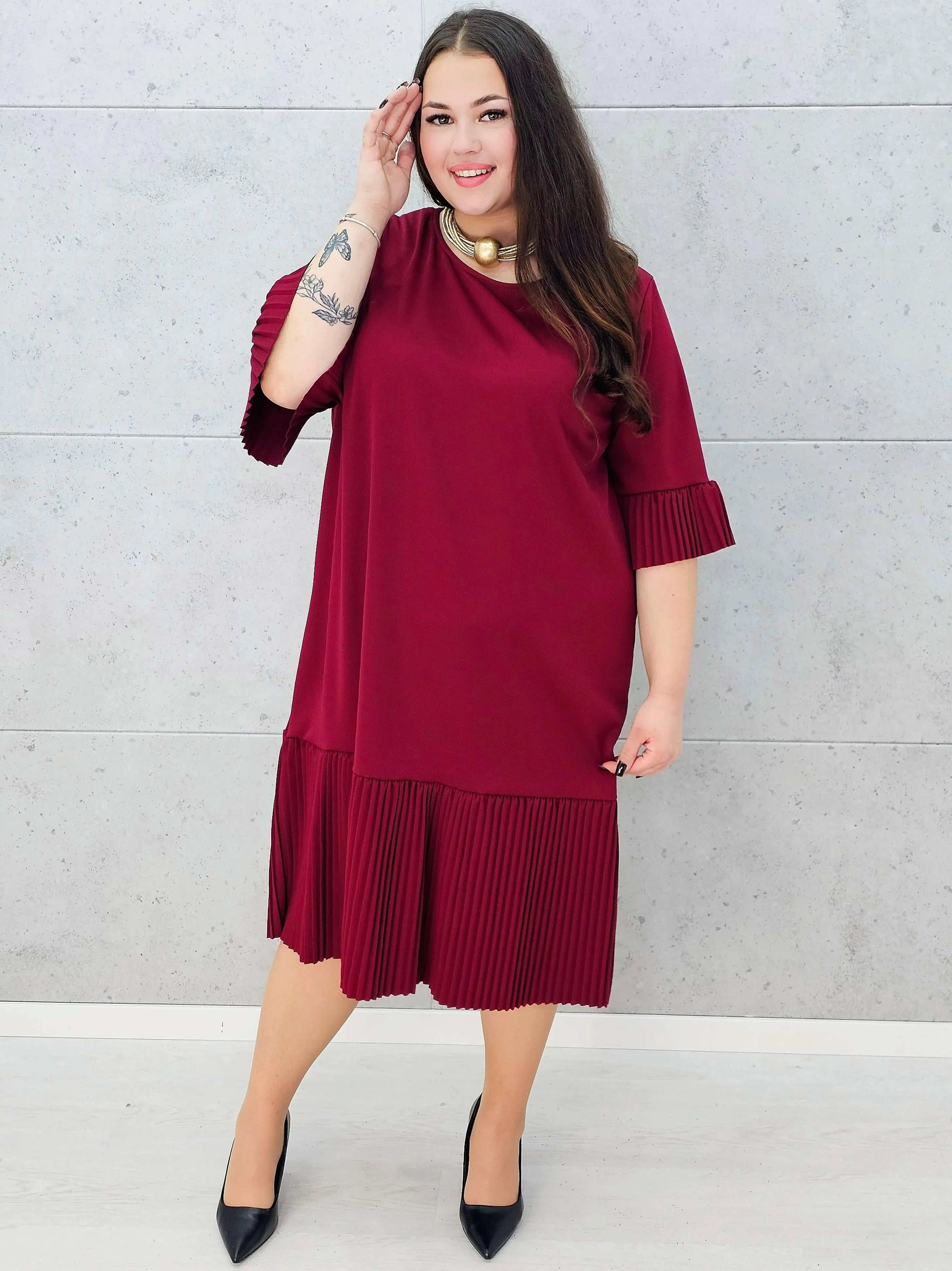 Sukienka midi plus size z plisowanym dołem – Stylowa XL