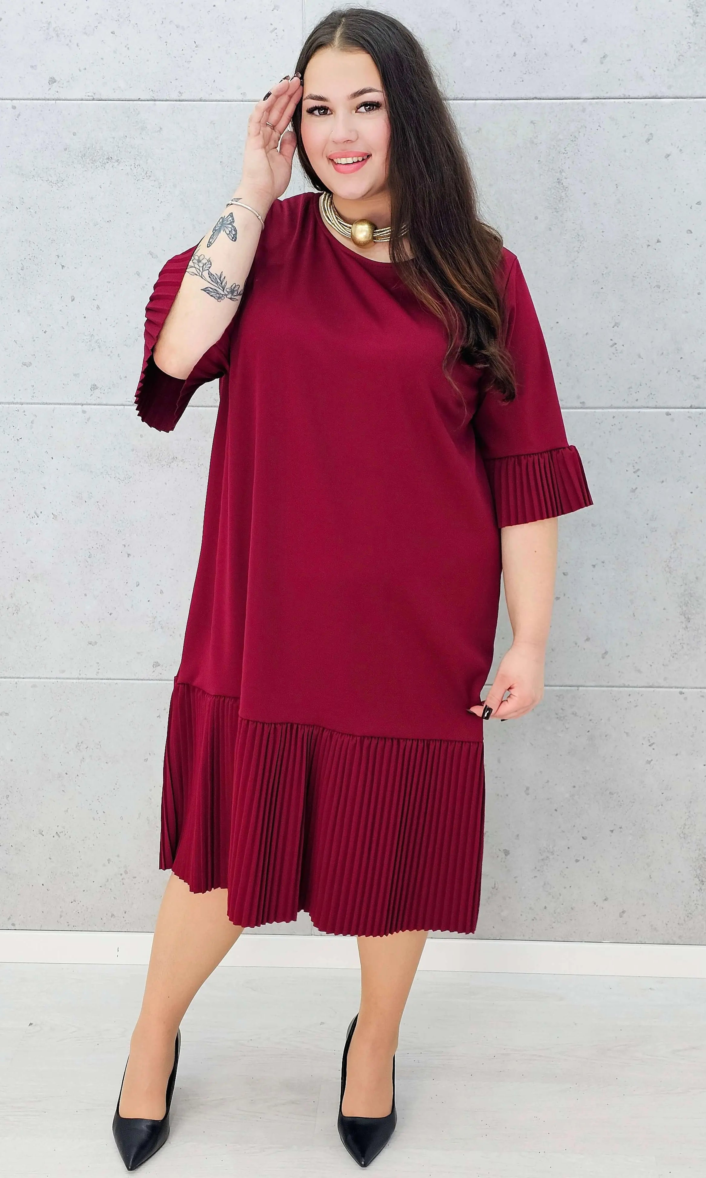 Sukienka midi plus size z plisowanym dołem – Stylowa XL