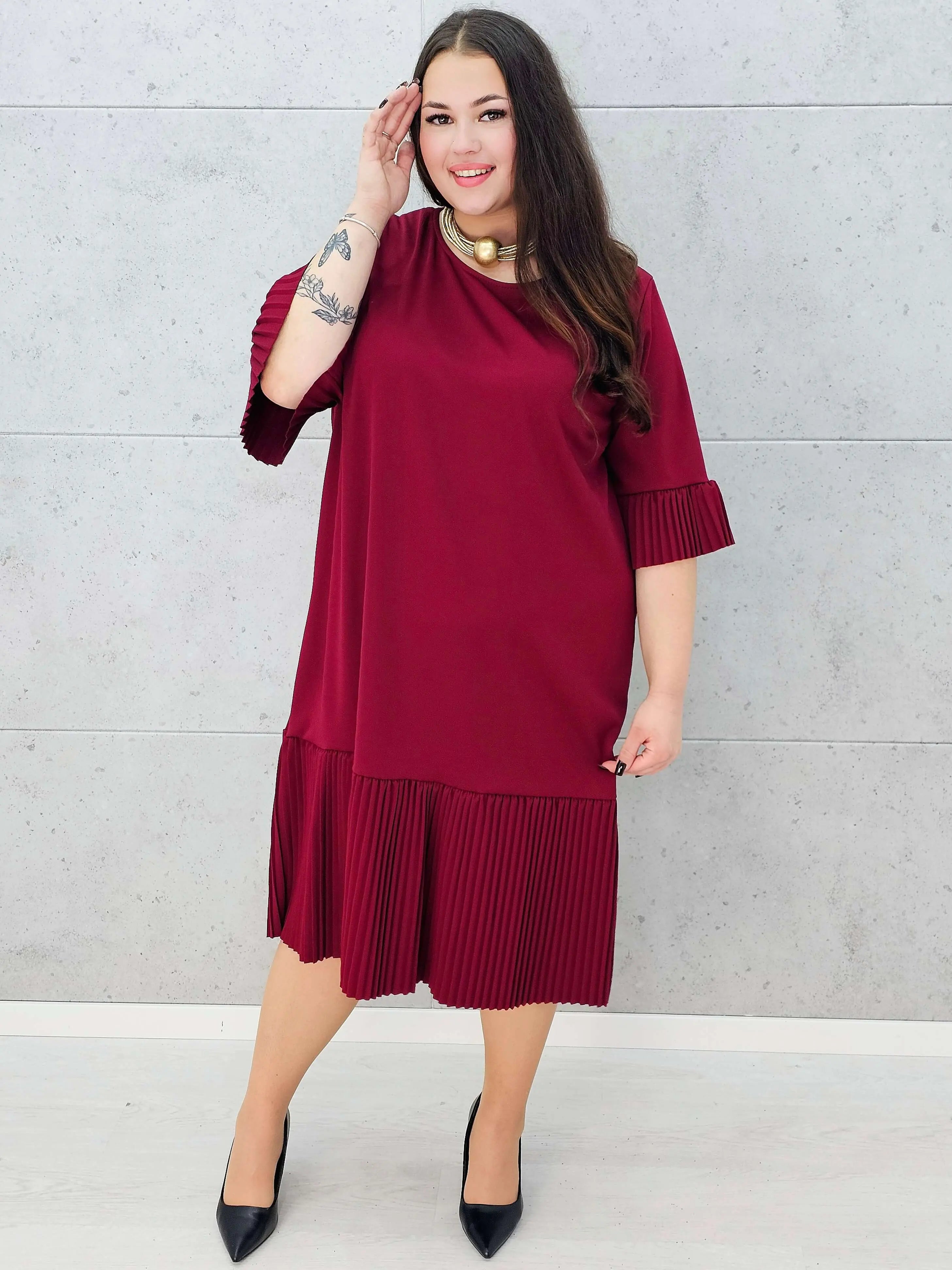 Sukienka midi plus size z plisowanym dołem – Stylowa XL