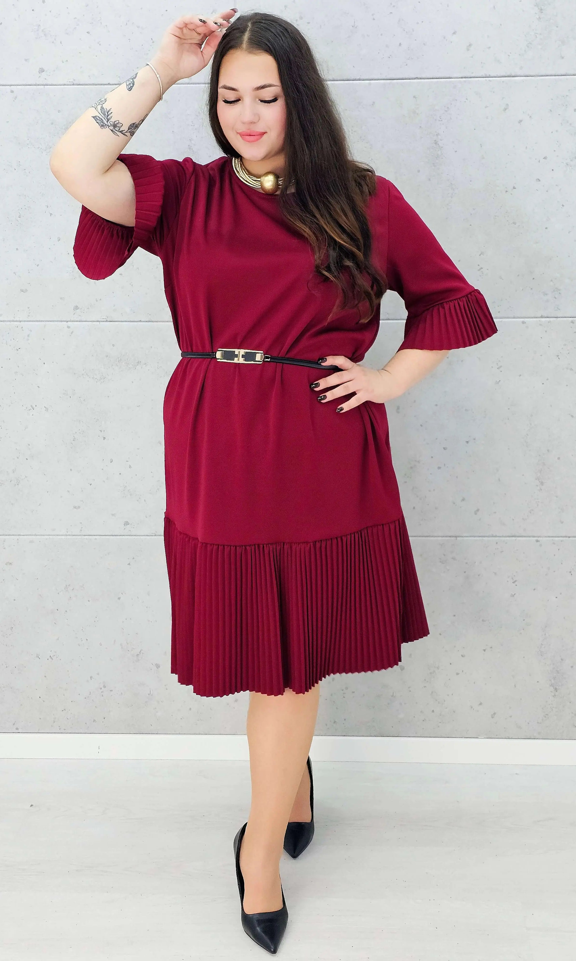 Bordowa sukienka plisowana midi plus size – Stylowa XL z paskiem