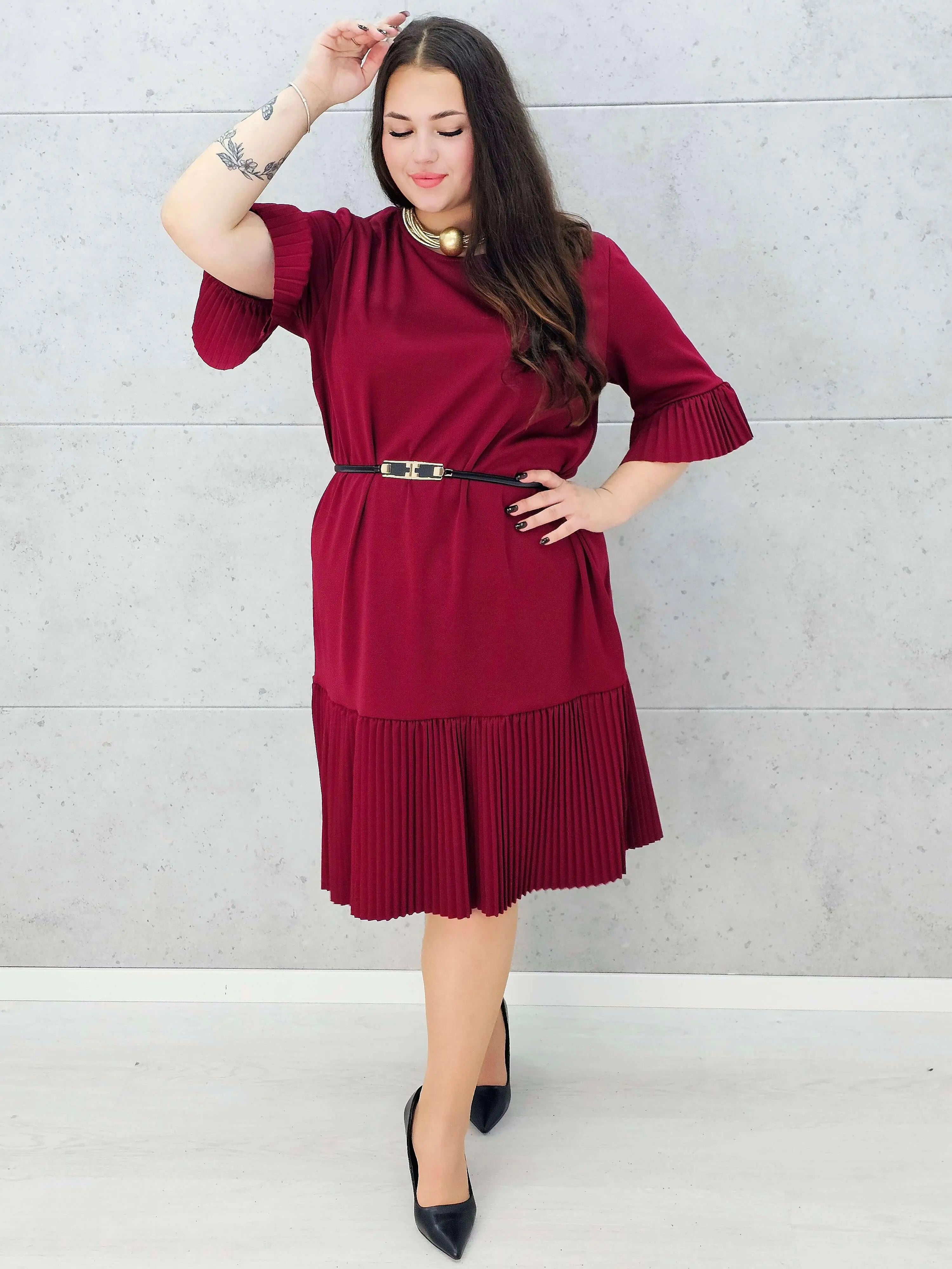 Bordowa sukienka plisowana midi plus size – Stylowa XL z paskiem