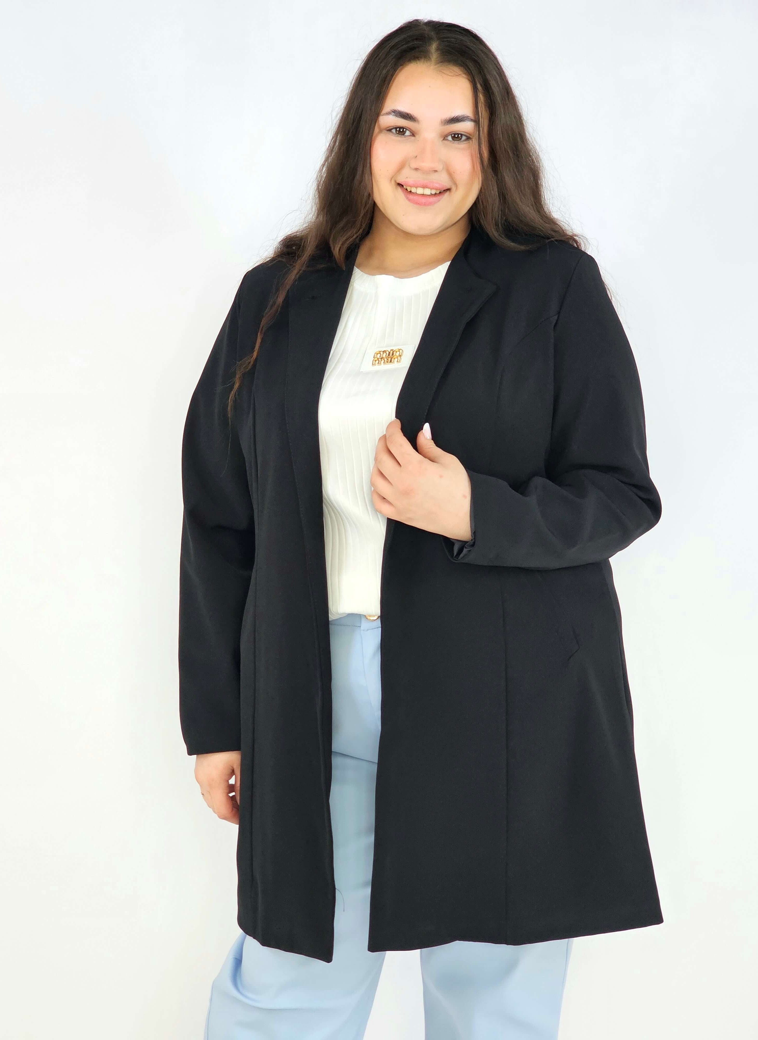 Przedłużana Marynarka Plus Size – Szyk i Komfort w Jednym | StylowaXL Stylowa XL