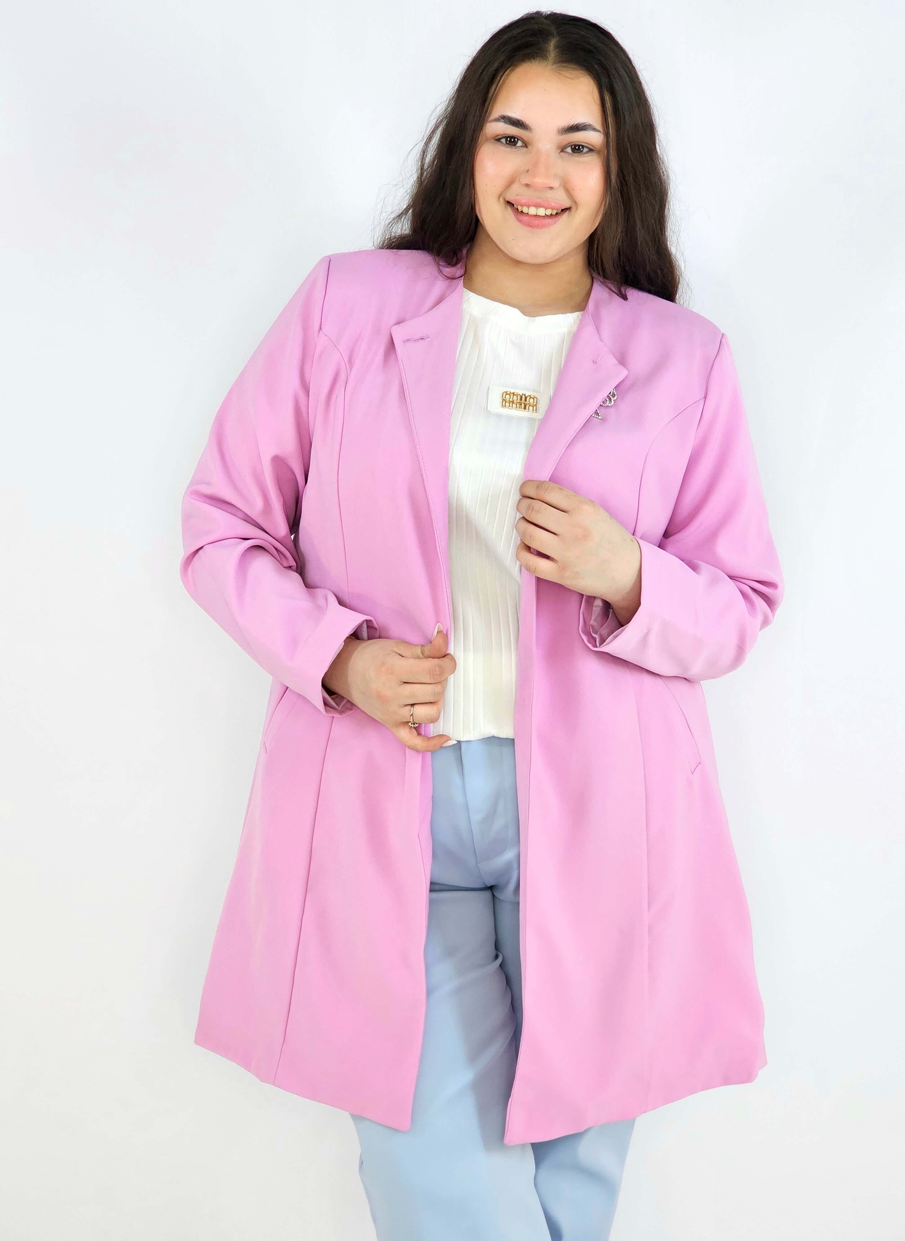 Przedłużana Marynarka Plus Size – Szyk i Komfort w Jednym | StylowaXL Stylowa XL