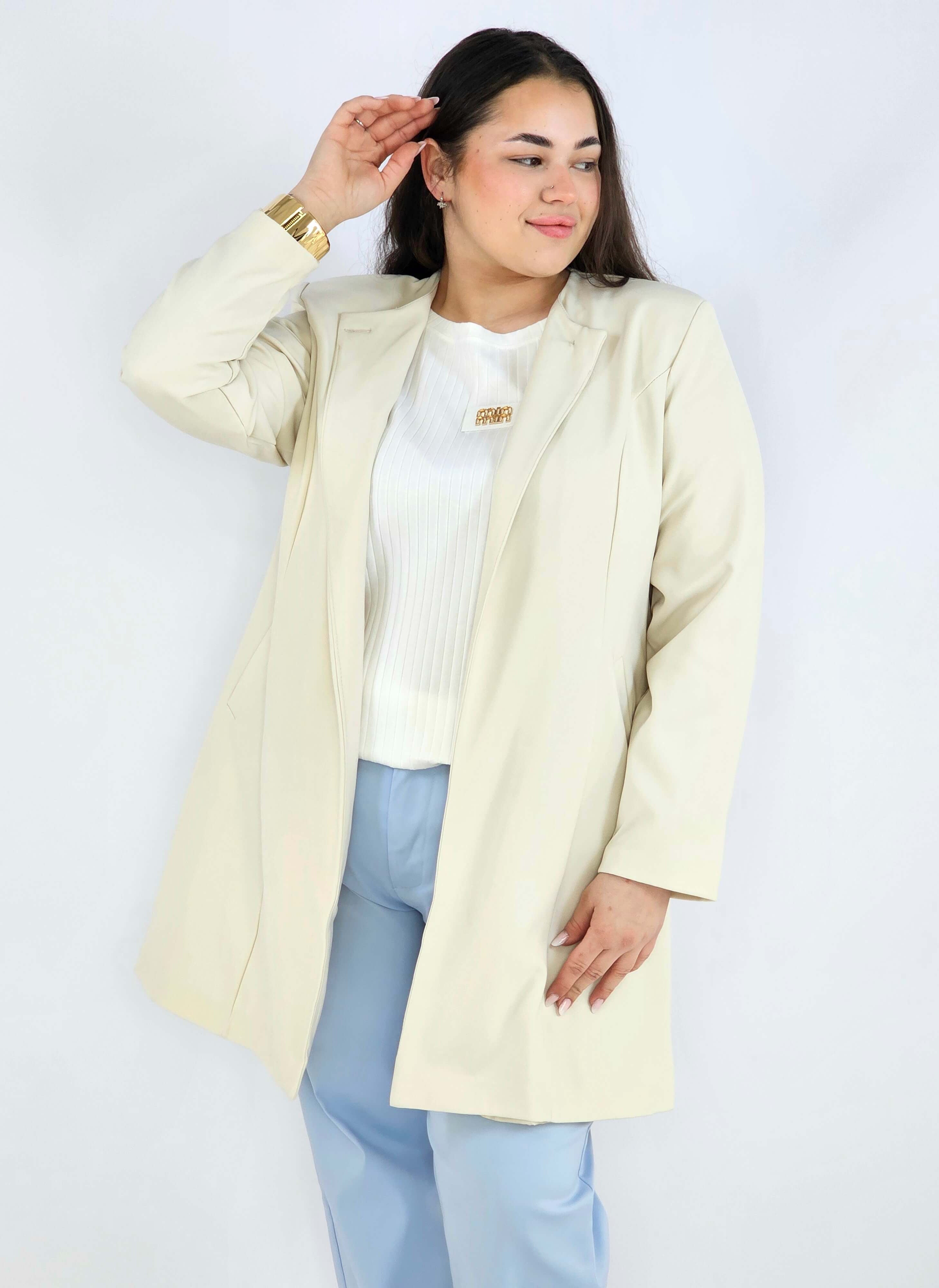 Przedłużana Marynarka Plus Size – Szyk i Komfort w Jednym | StylowaXL Stylowa XL