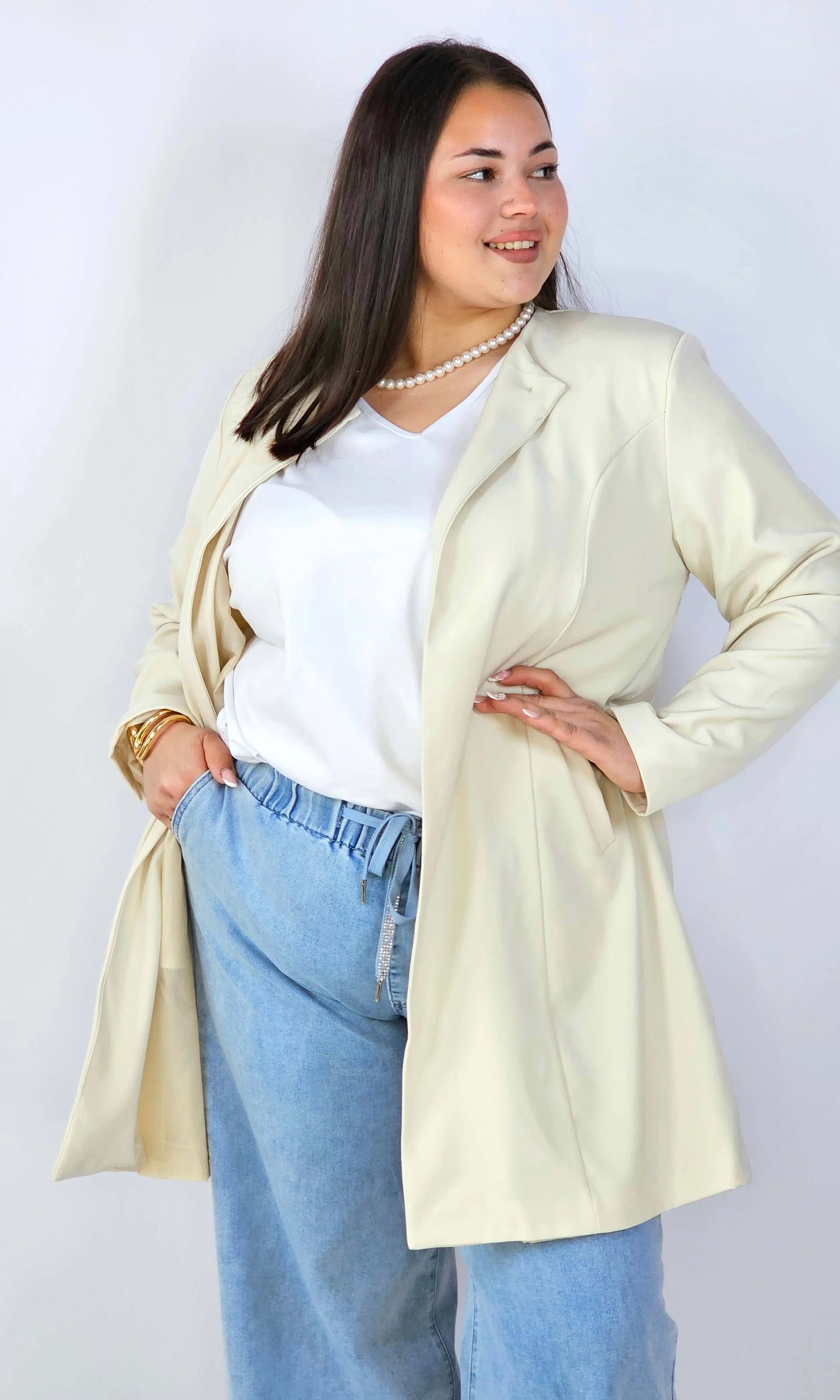 Przedłużana Marynarka Plus Size – Szyk i Komfort w Jednym | StylowaXL Stylowa XL