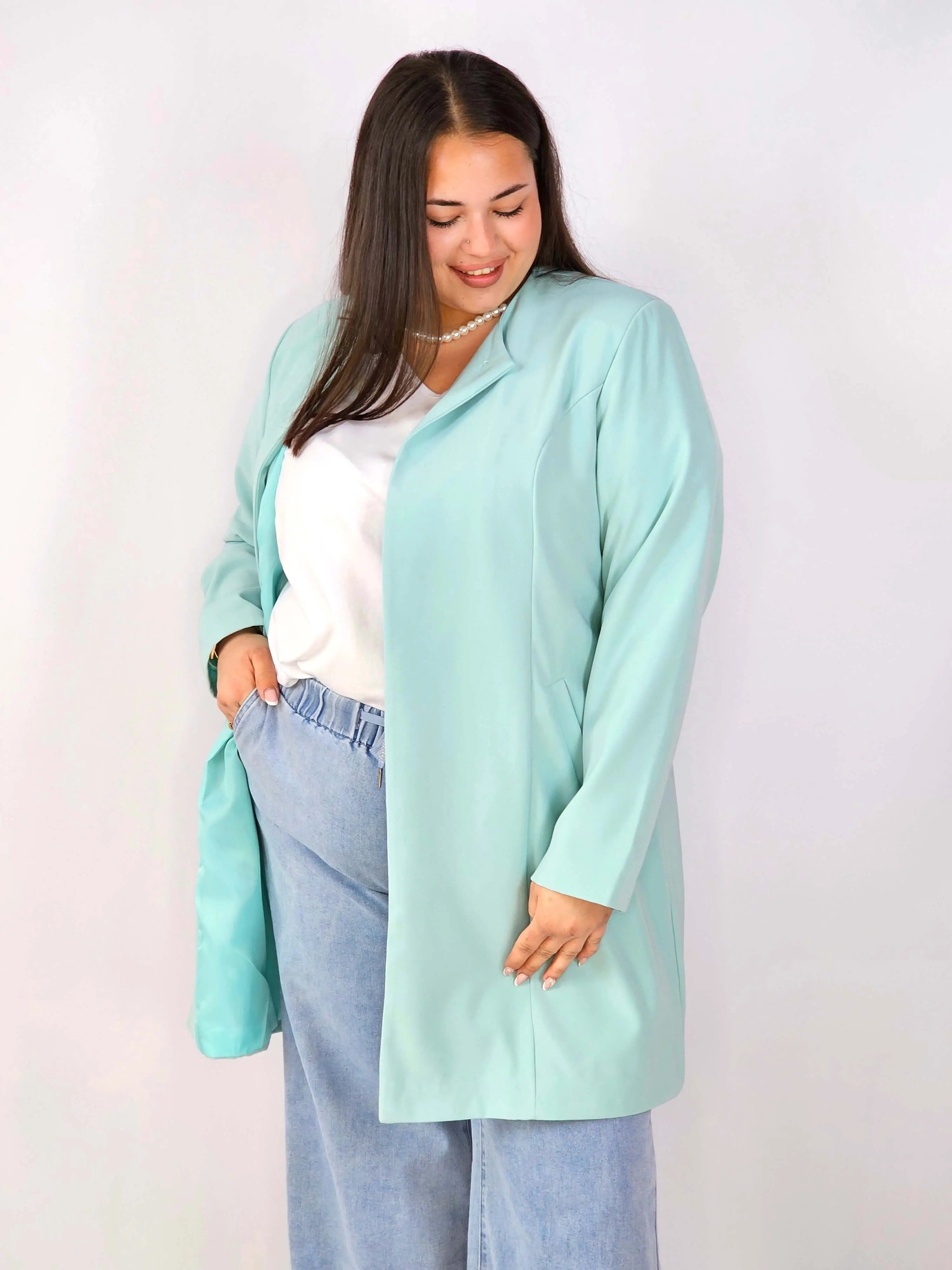 Przedłużana Marynarka Plus Size – Szyk i Komfort w Jednym | StylowaXL Stylowa XL