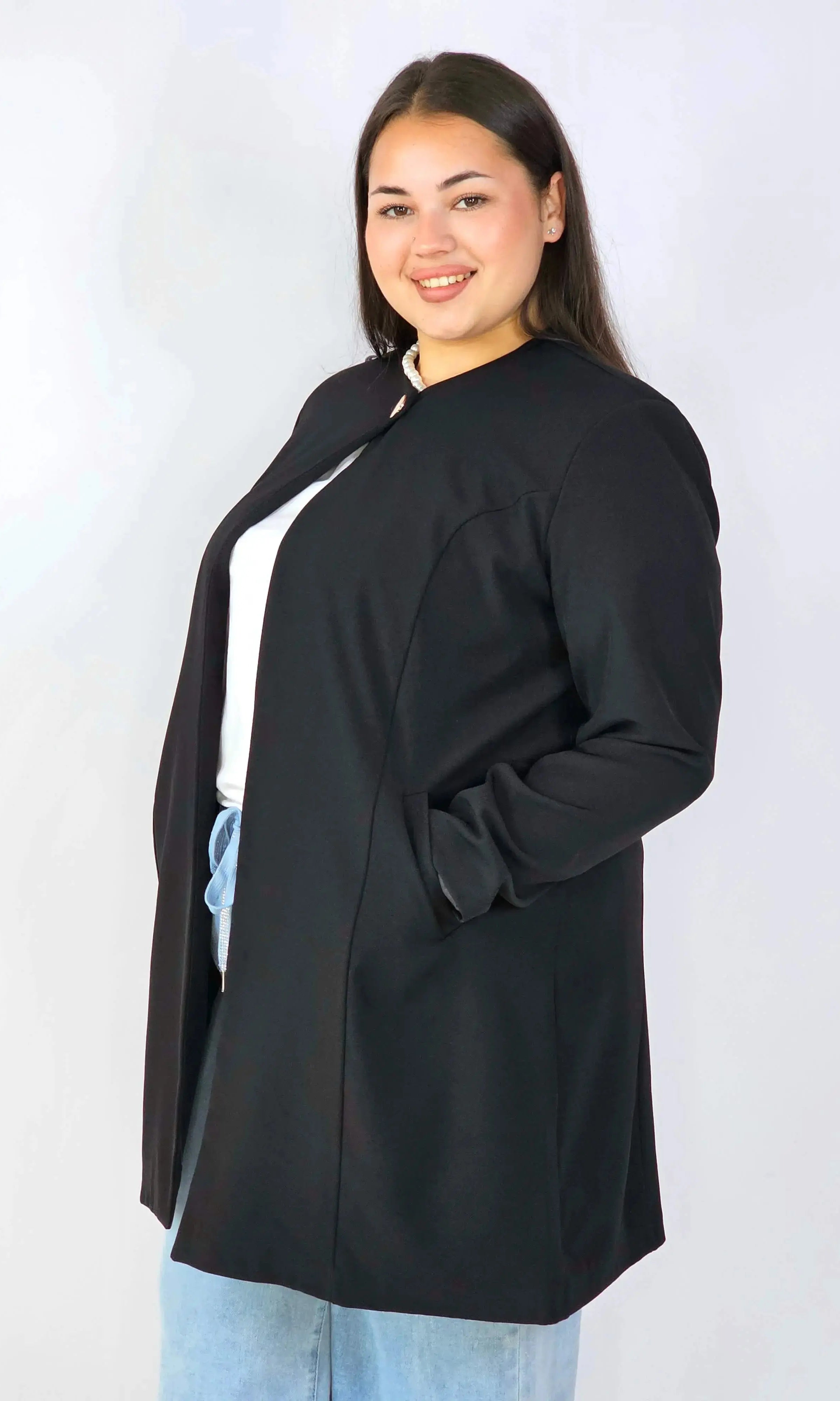 Przedłużana Marynarka Plus Size – Szyk i Komfort w Jednym | StylowaXL Stylowa XL