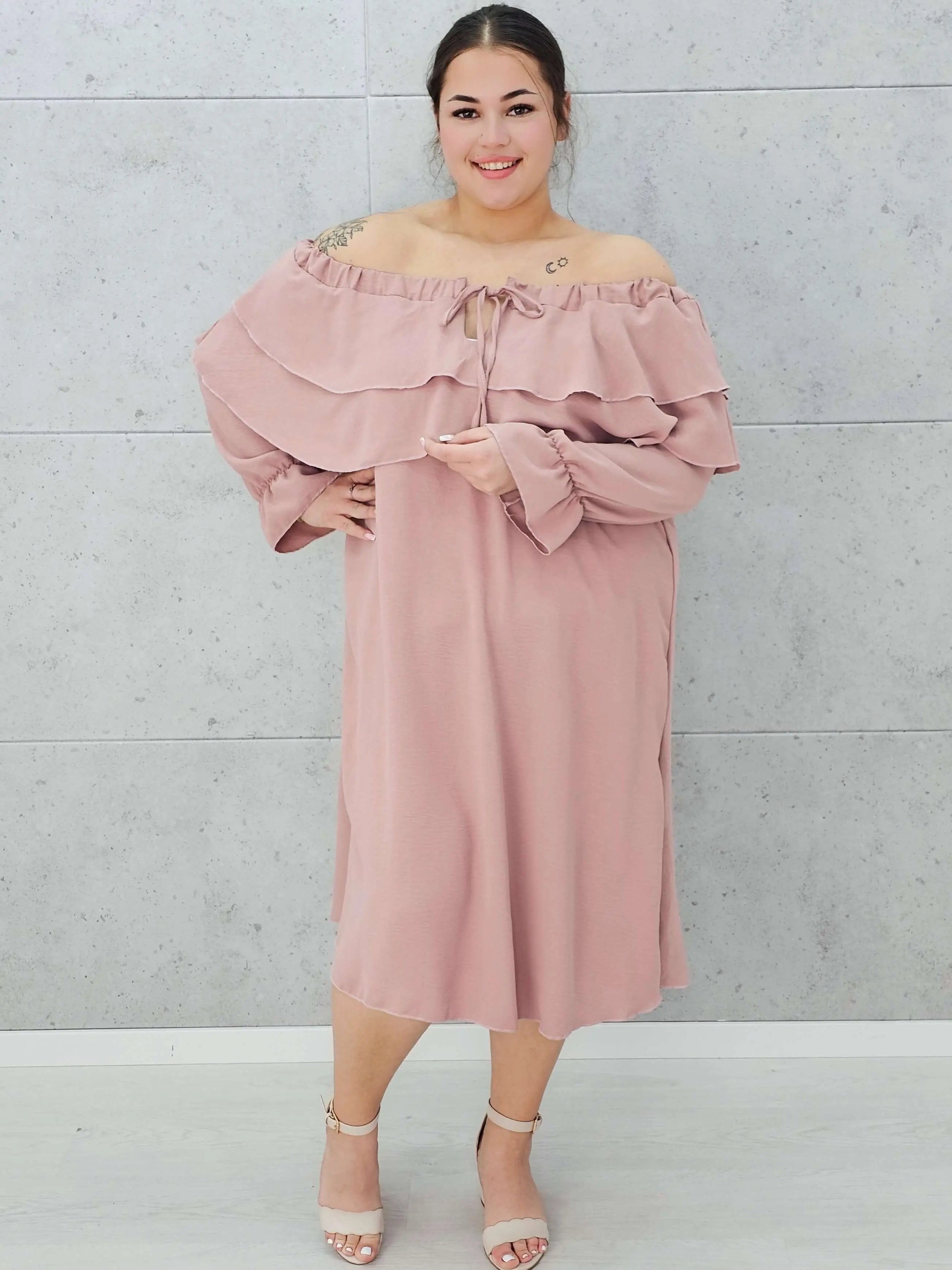 Pudrowa sukienka hiszpanka Stylowa XL